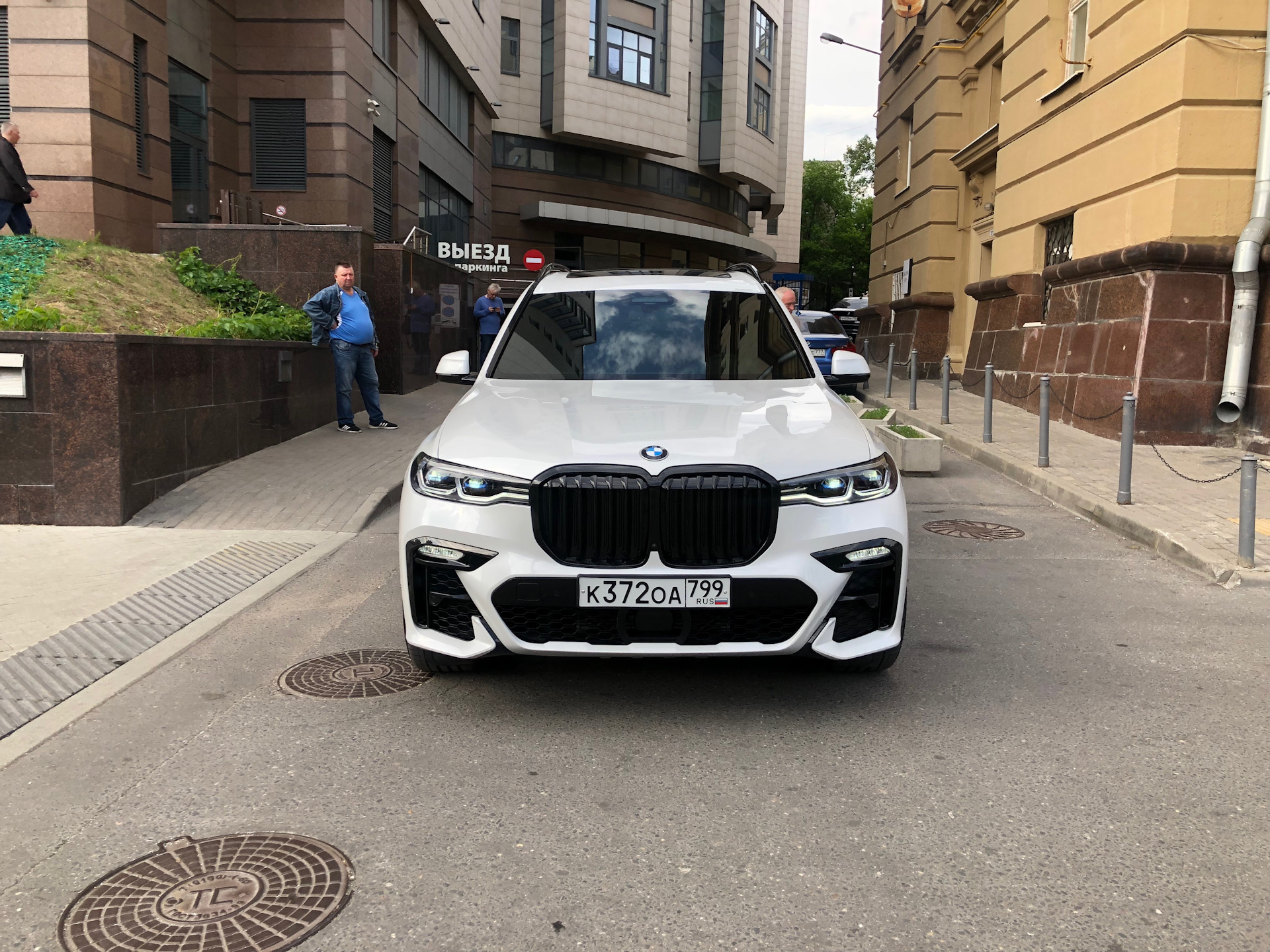Продажа бмв в россии. BMW x5 белая 2021. BMW x5 x6 177. БМВ х5 2023. БМВ x7 белый.