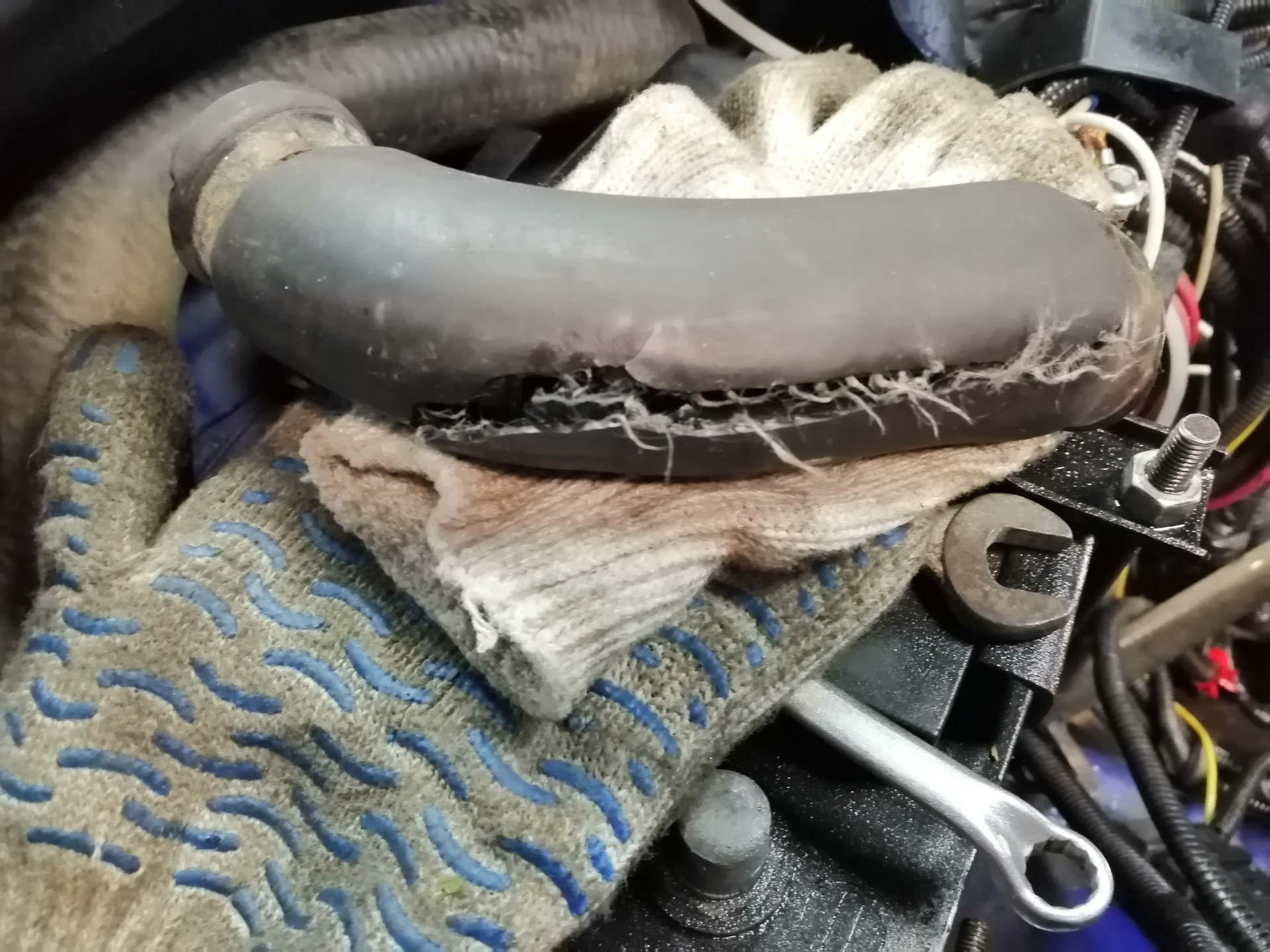 №20. Установка 2 дин магнитолы. — Renault Laguna II, 2,2 л, 2002 года ...