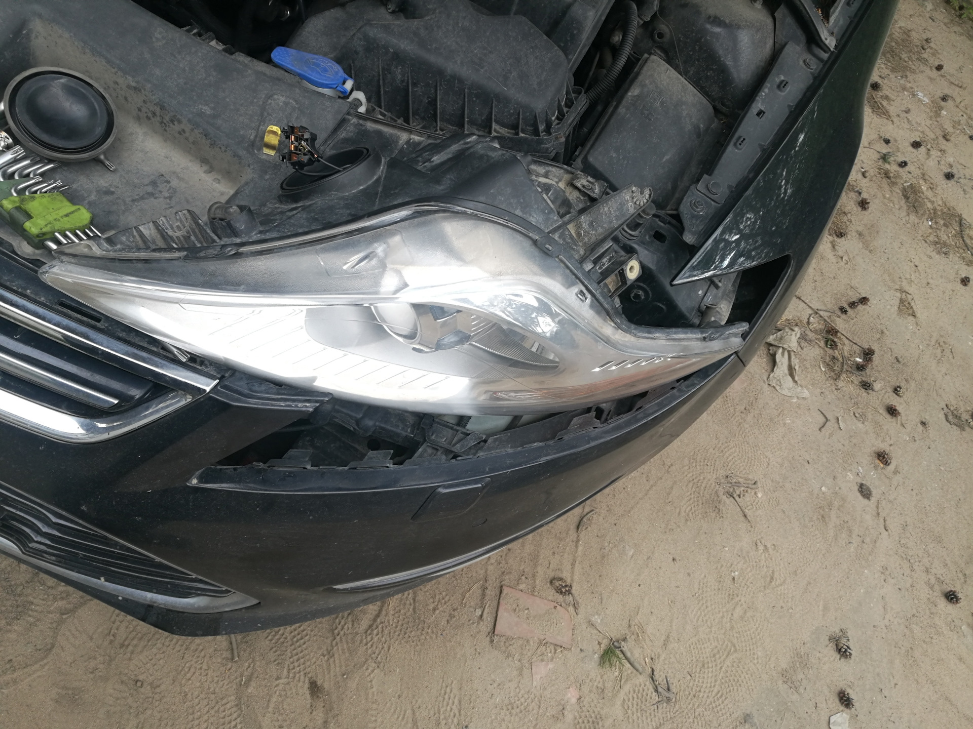 Замена лампы ближнего света. - Ford Mondeo IV, 2 л, 2008 года своими руками DRIV