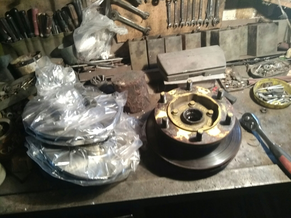 Замена тормозных дисков и колодок Форд Транзит — Ford Transit (5G), 2,5 ...