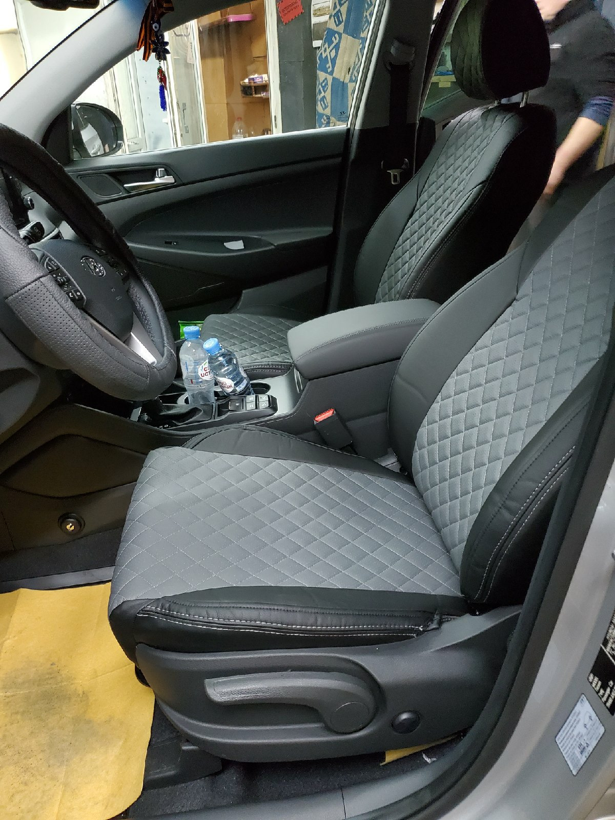 Как одеть чехлы на сиденья хендай. Как одеть чехлы на сиденья хендай. Чехлы хендай гетц экокожа. Чехлы на хендай солярис 2019 года. Как одеть чехлы на сиденья хендай.