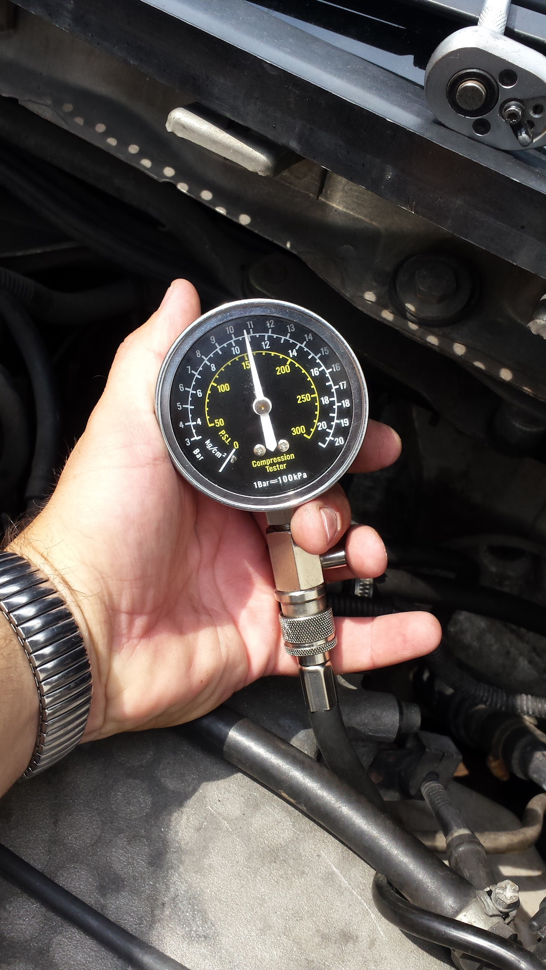 нормальная компрессия ваз 2110. компрессия в двигателе норма ваз 2107. замеряем компрессию двигателя мотолэнд 250. компрессия 7. замер компрессии xc70.