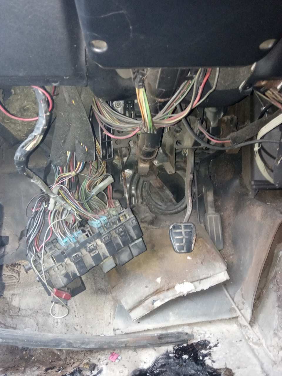 Замена педалей. — Volkswagen Passat B3, 1,9 л, 1993 года | своими ...