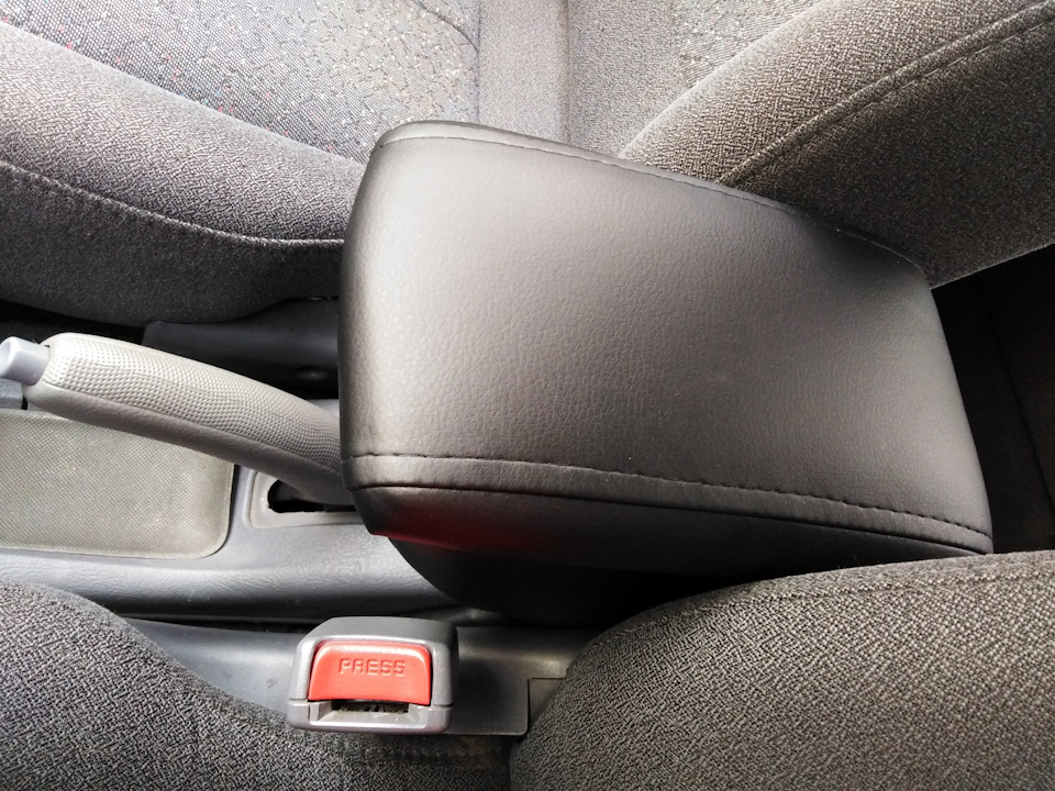 Подлокотник хендай акцент. Подлокотник на Hyundai Accent. Подлокотник Хендай акцент 2. Подлокотник Хендай акцент ТАГАЗ. Подлокотник Хендай Туксон 1