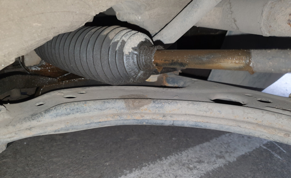 НУЖЕН СОВЕТ. Течь рулевой рейки. — Skoda Octavia A4 Mk1, 1,6 л, 2003 ...