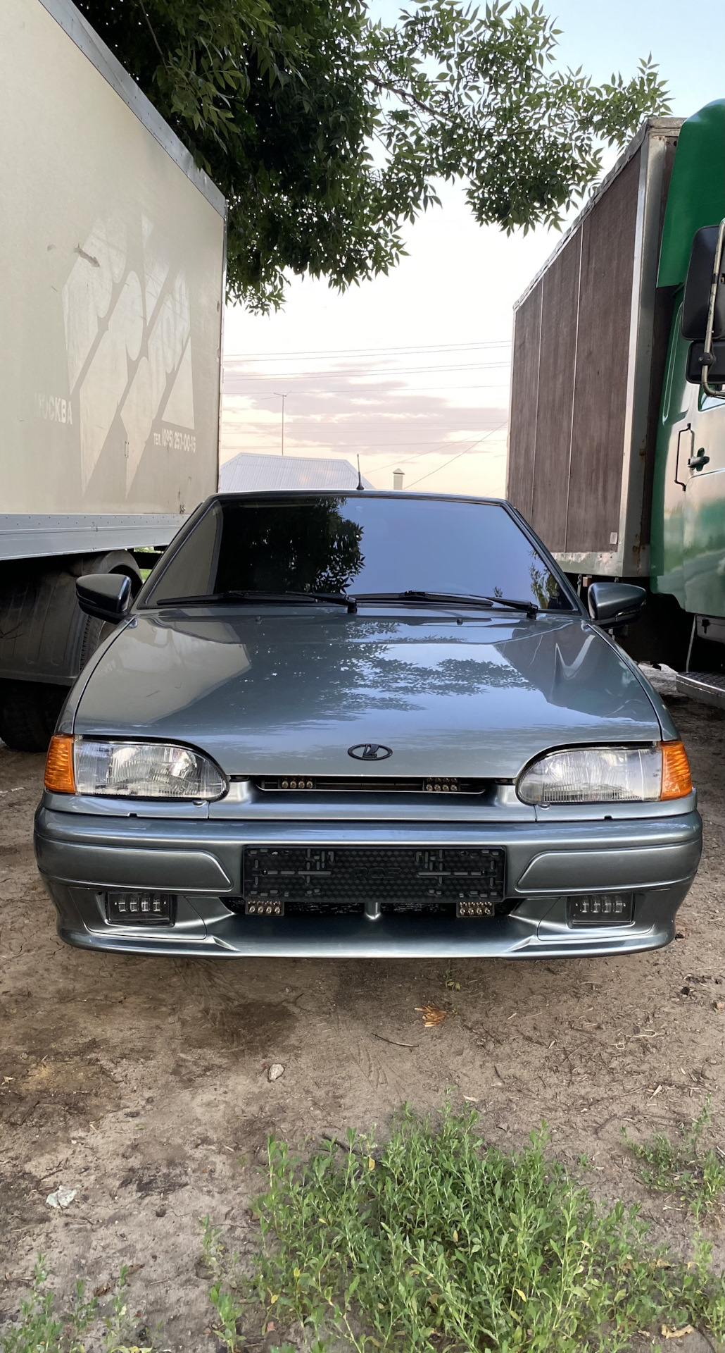 Бампер спорт люкс 2114. ВАЗ 211440 Люкс бампера. Спорт Люкс бампер покрашенный по середине в черный.