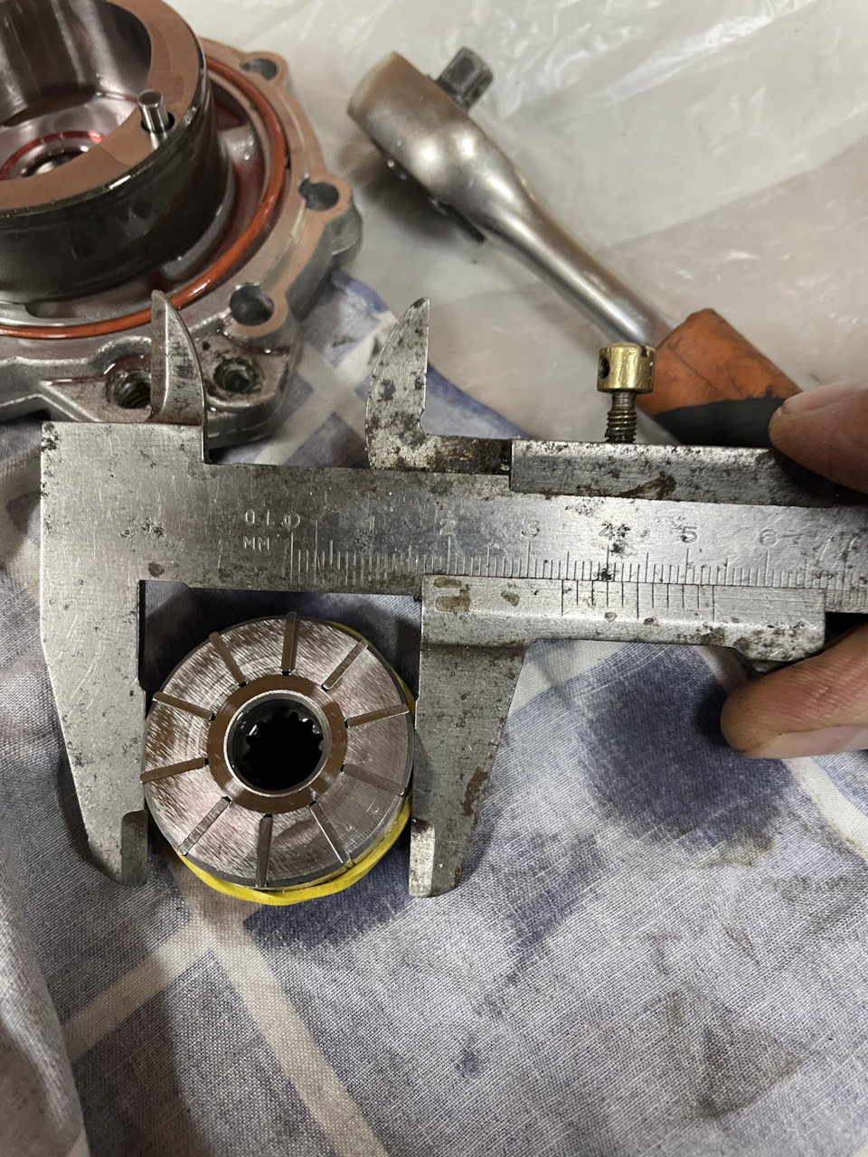 Подшипник помпы ваз 2107. Демонтаж помпы. Помпа зил 157. Демонтаж помпы. Съемник крыльчатки насоса охлаждающей жидкости ваз.