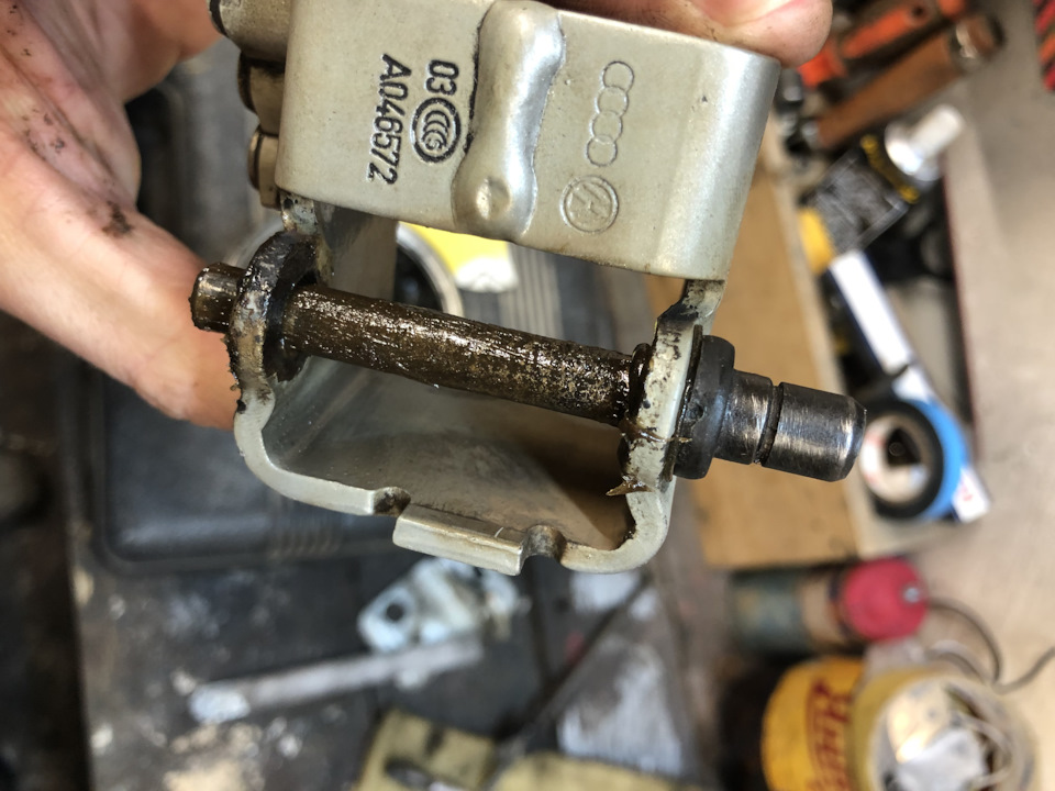 Люфт двери ремонт петли vag — Skoda Superb Mk1, 2 л, 2008 года | своими ...