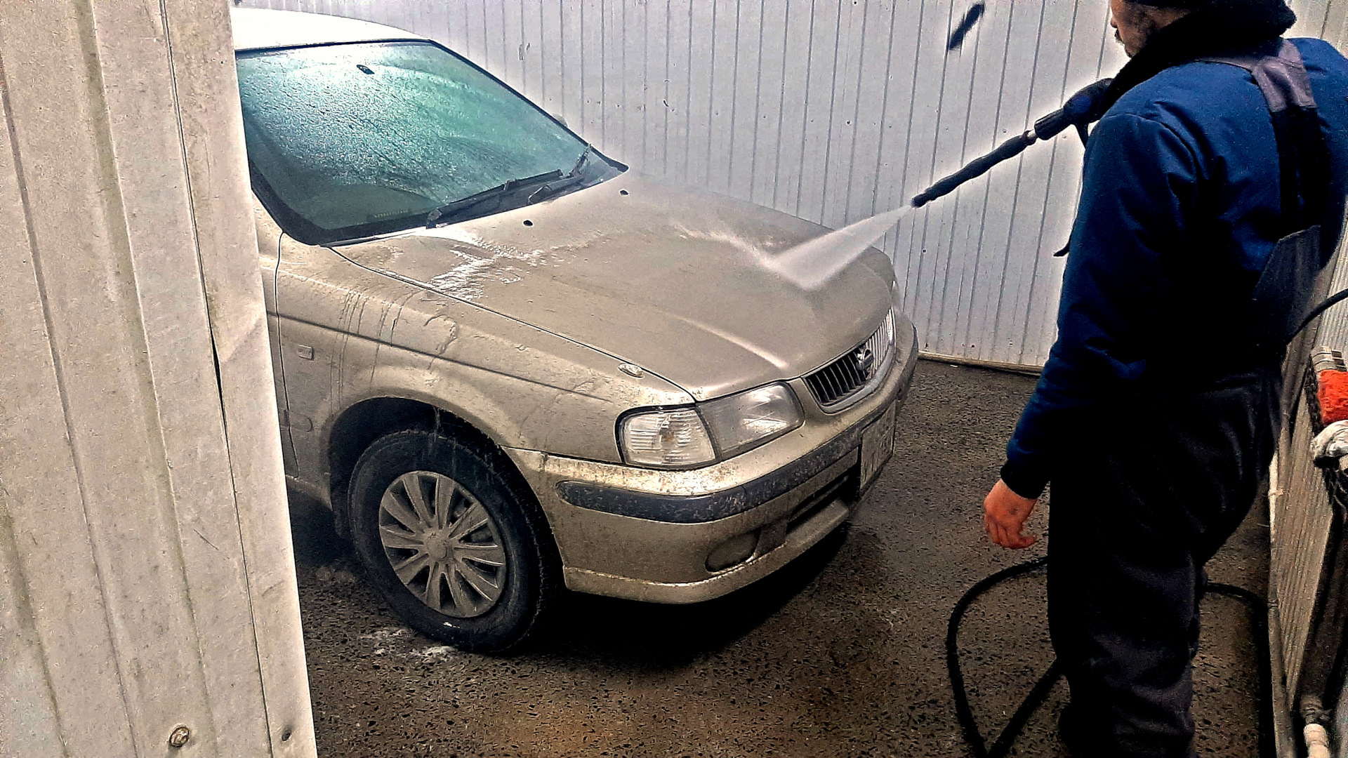 моет слежка. фото слежки за автомобиль. моет слежка. слежка из машины. следит с фотоаппаратом.