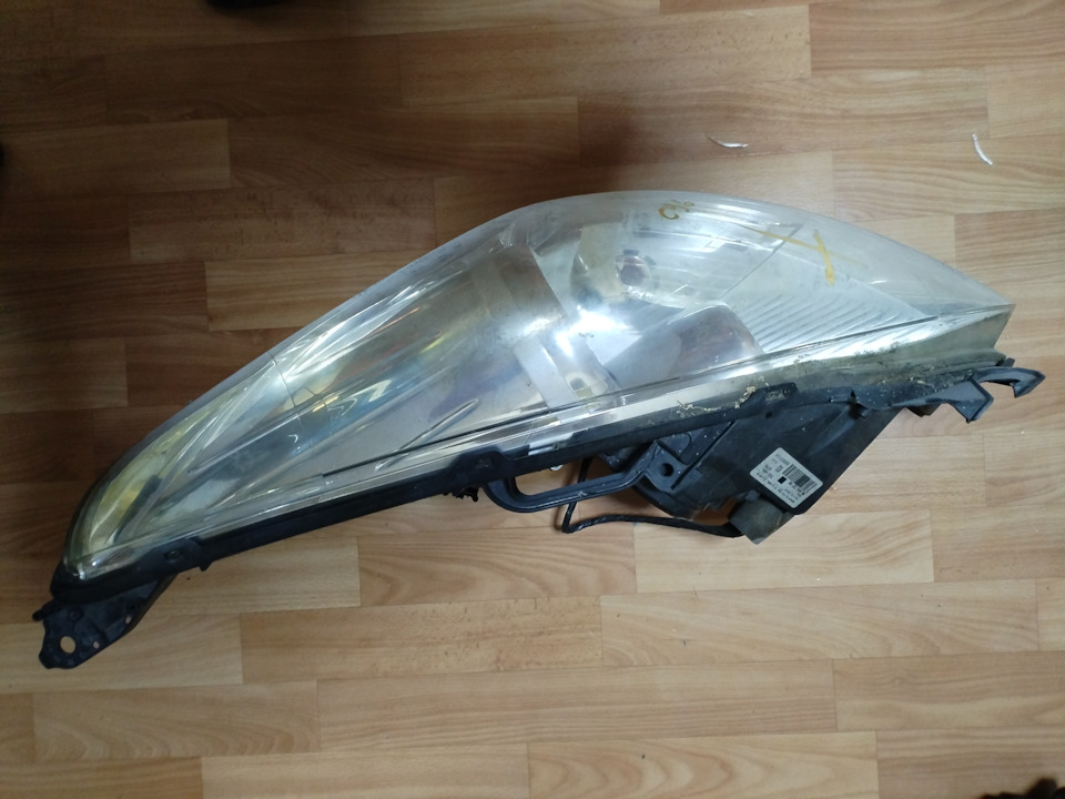 Фары передние Peugeot 3008 на Peugeot 3008 (1G), Peugeot 5008 (1G). Б/у ...