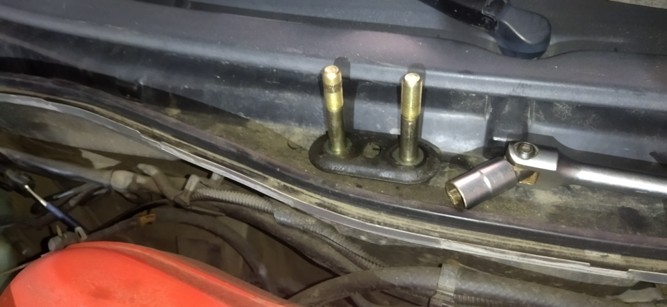 Откручиваем рулевые тяги — Opel Astra F