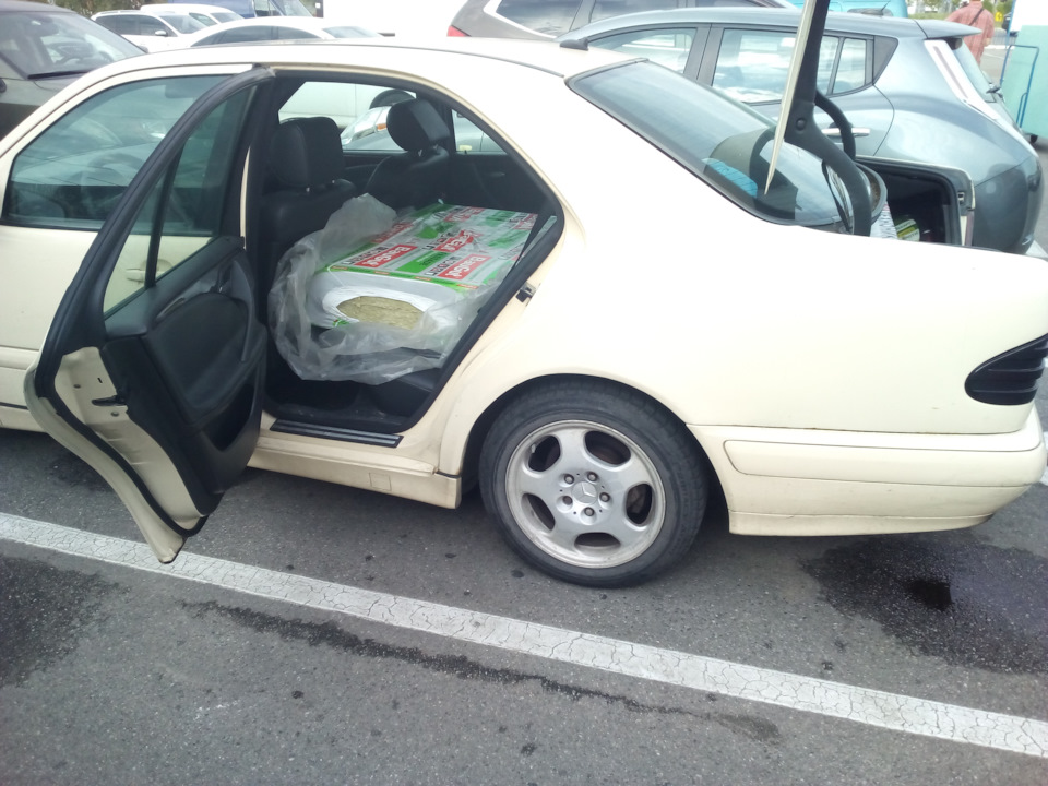 Фото в бортжурнале Mercedes-Benz E-Class (W210)