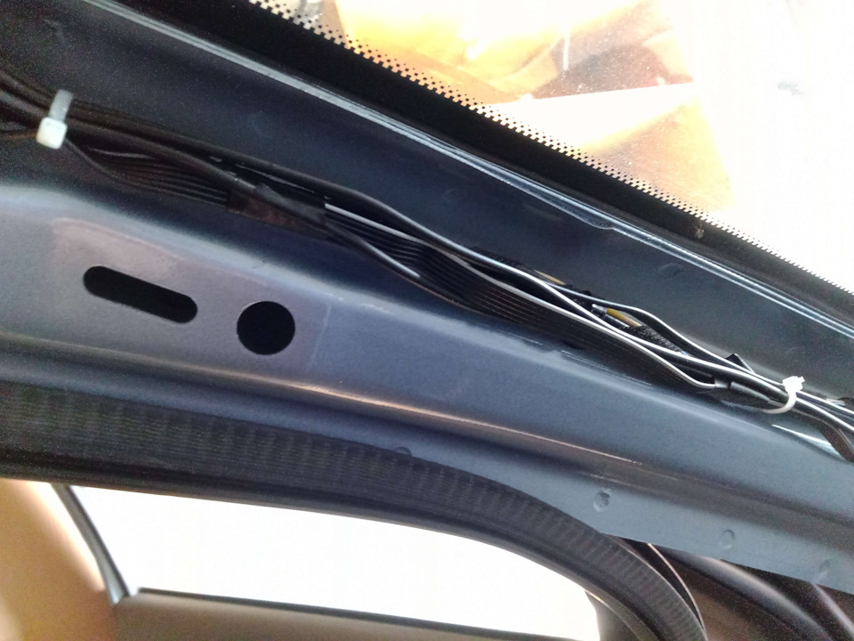 … а также — накладку передней стойки — Ravon R4