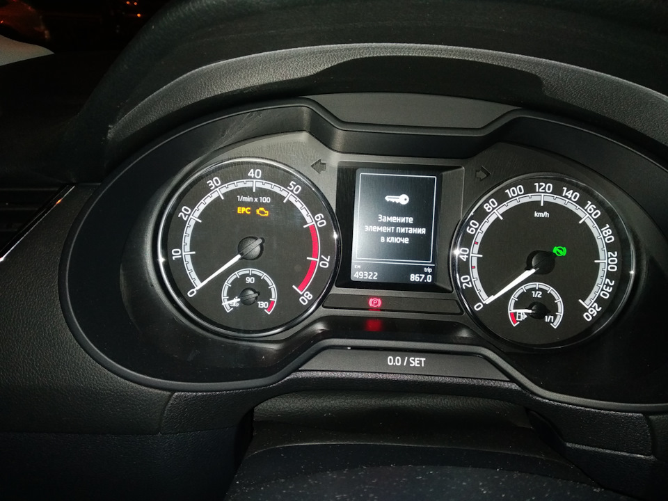 Замена батарейки в ключе. — Skoda Octavia Combi A7 Mk3, 1,6 л, 2018 ...