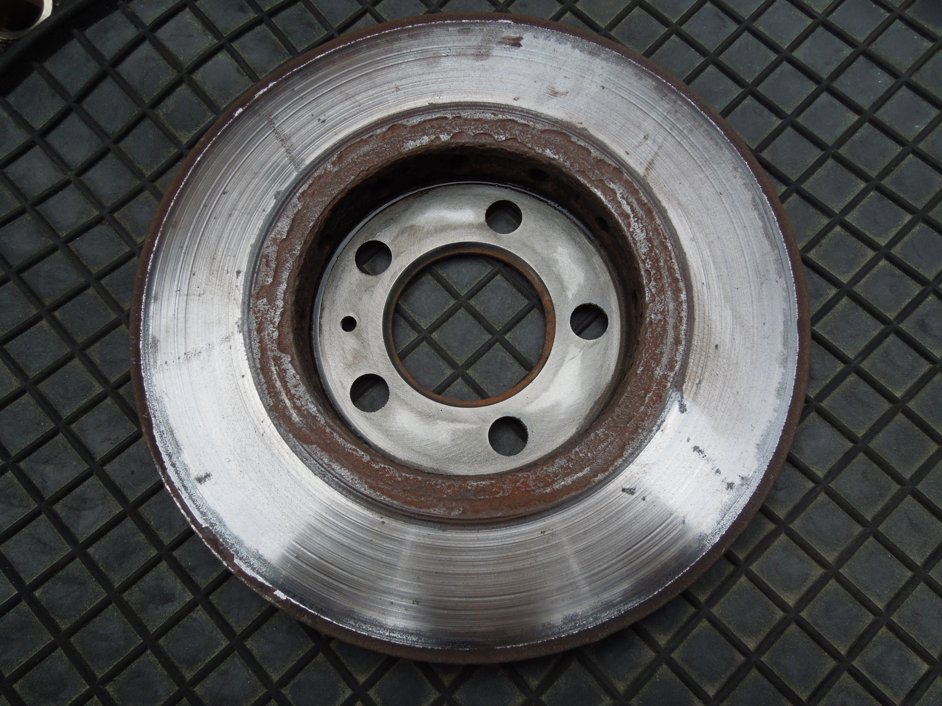 Передние тормозные диски шкода рапид. Диски тормозные fabia. 6 передние тормозные диски штатные. 2. Диск тормозной передний шкода фабия 1.