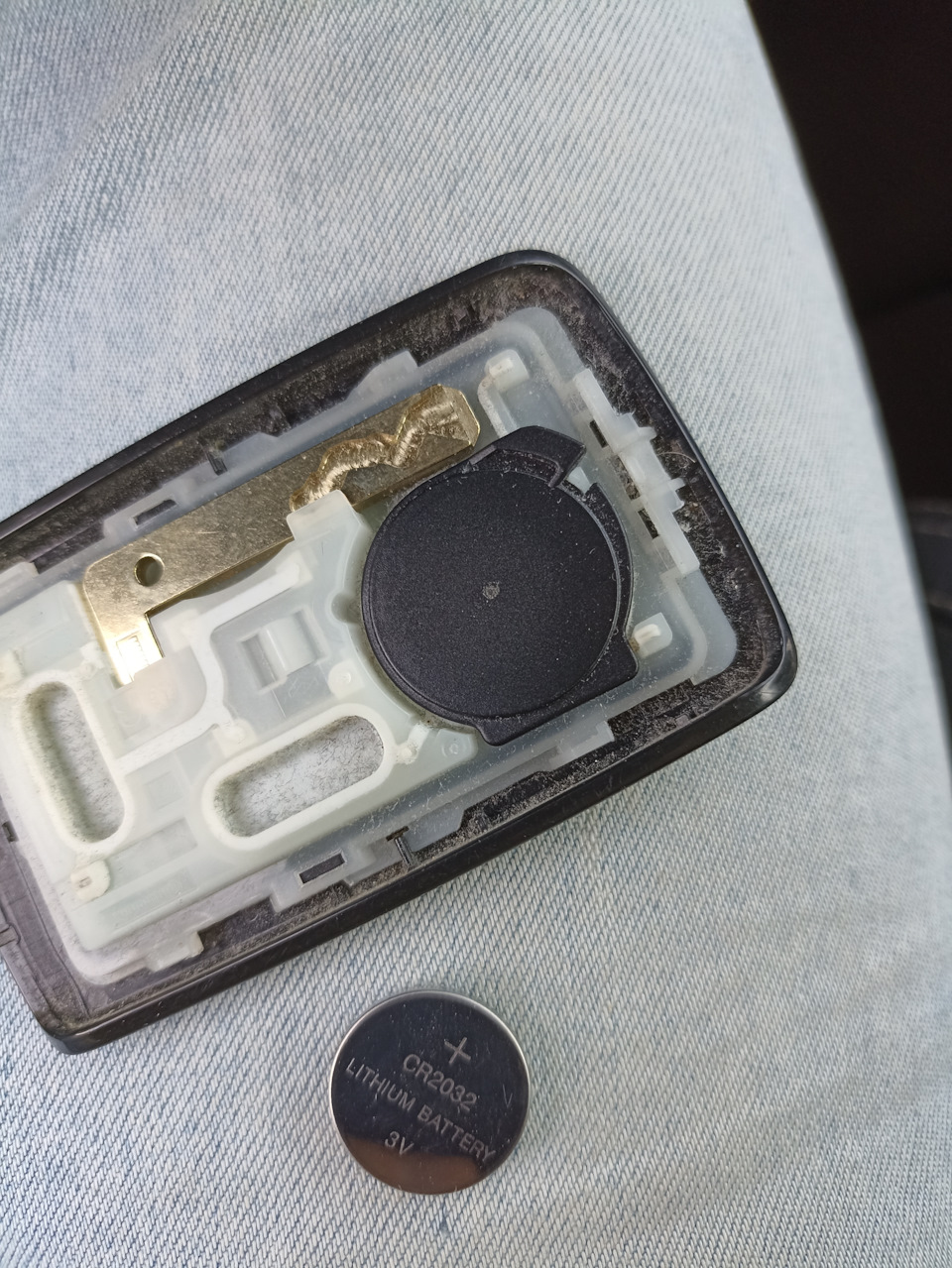 Замена батарейки в пульте — Renault Grand Scenic IV, 1,5 л, 2017 года ...