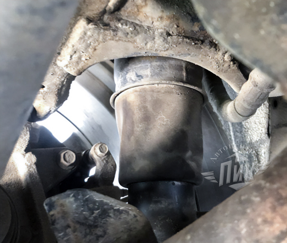 Замена передних амортизационных стоек - Infiniti QX (2G), 5,6 л, 2008 года своим