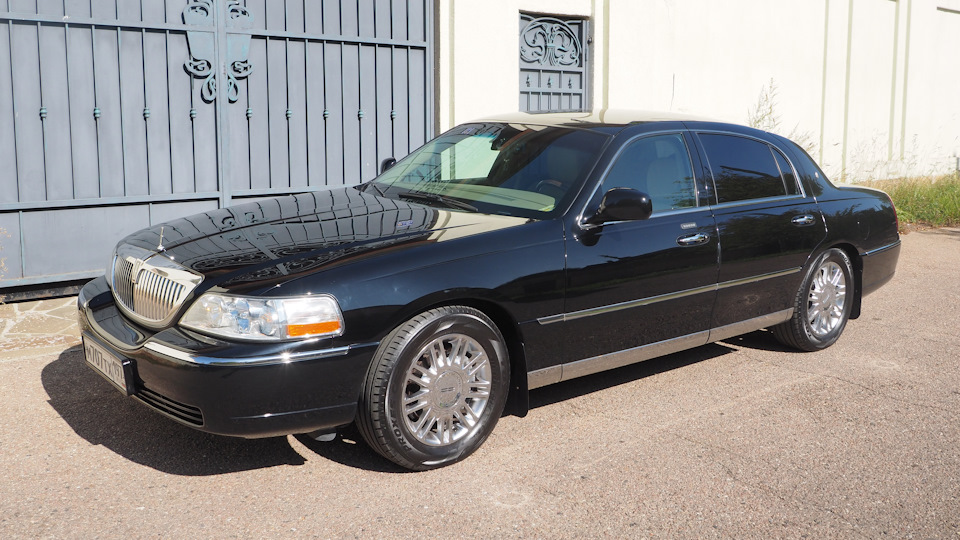 Lincoln town car 1992. Смотреть фото Lincoln town car 1992. Смотреть картинку Lincoln town car 1992. Картинка про Lincoln town car 1992. Фото Lincoln town car 1992