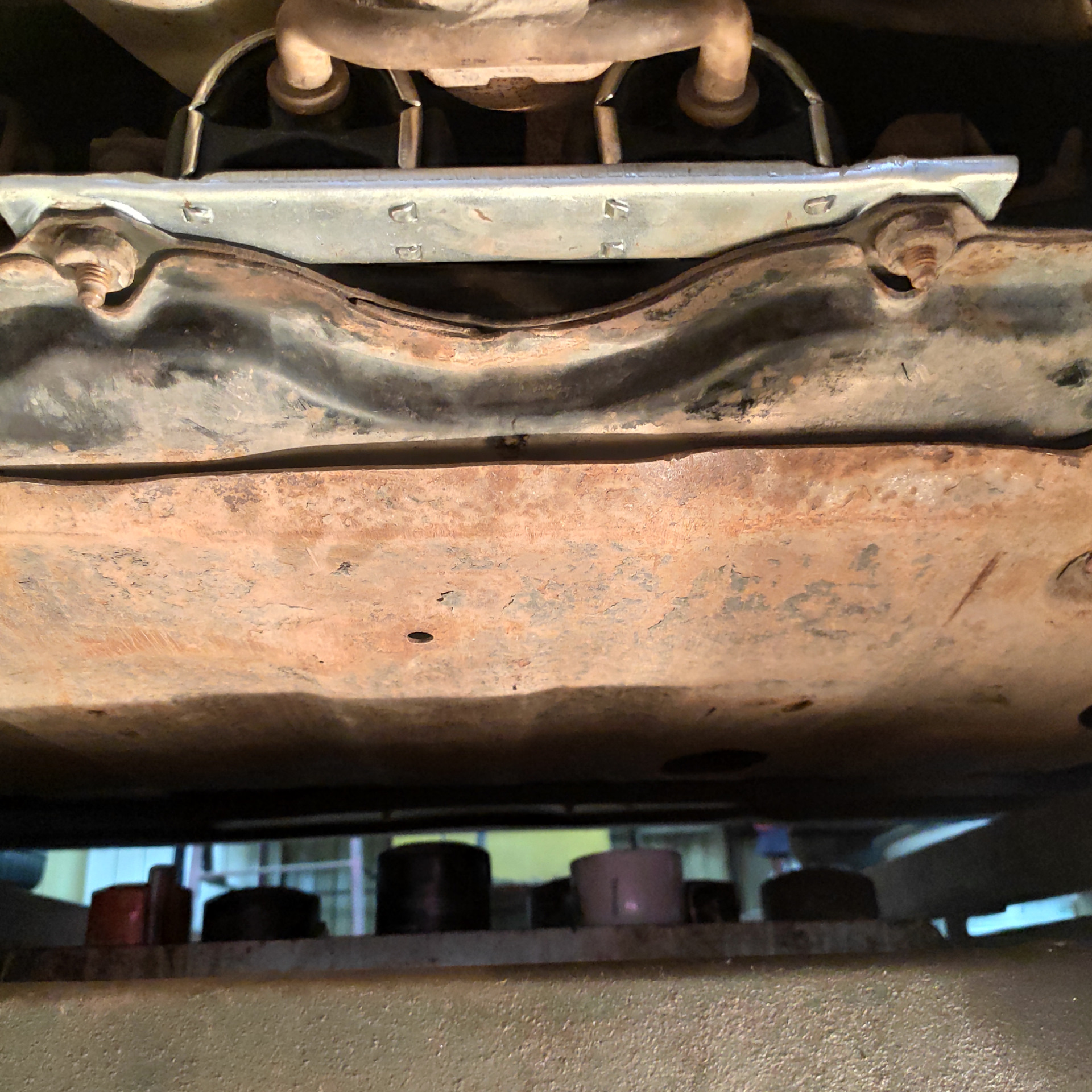 Подвес (подушка) глушителя — Volkswagen Golf Mk4, 1,6 л., 2001 года ...