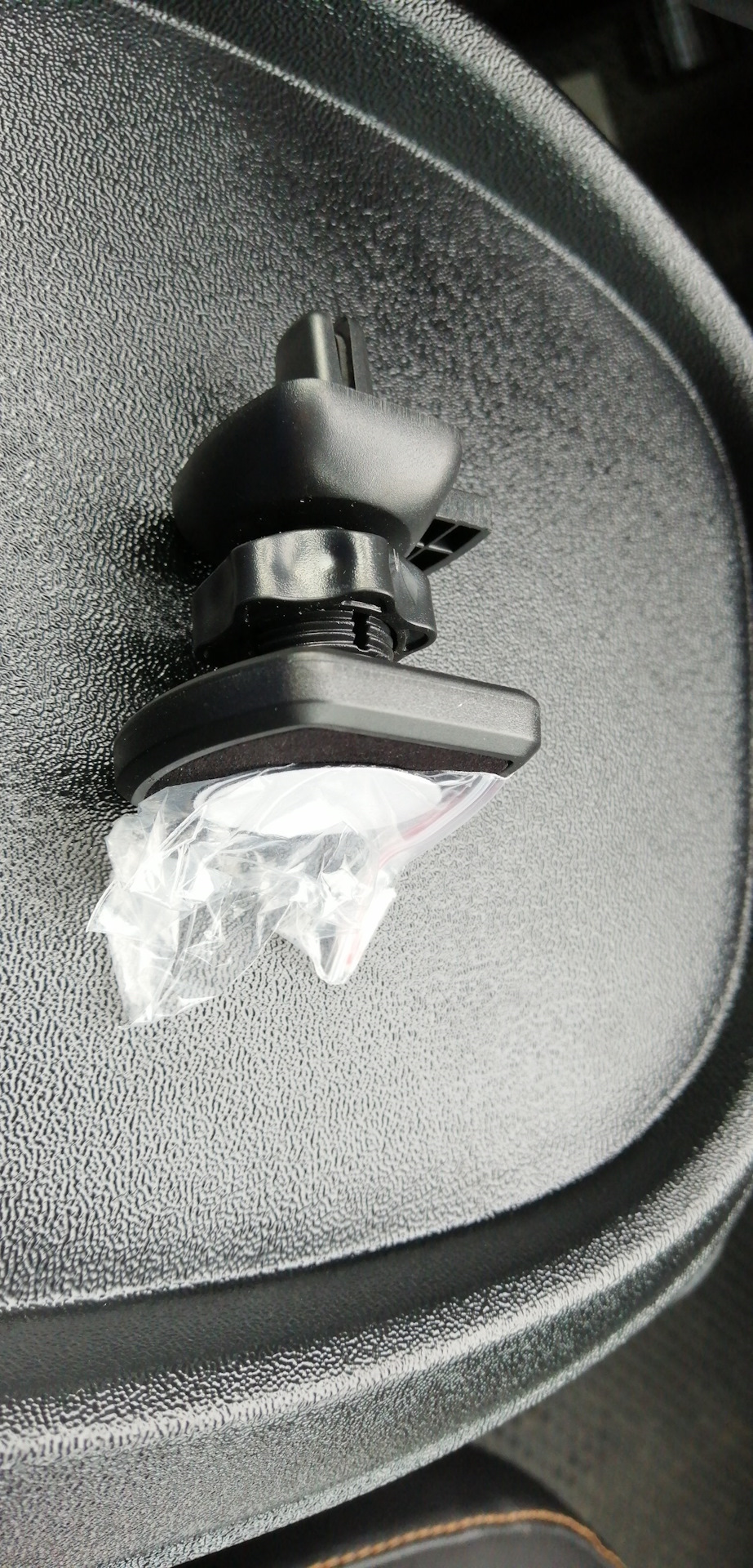 iCAAAgJx5uA 960 крепление телефона в ларгусе