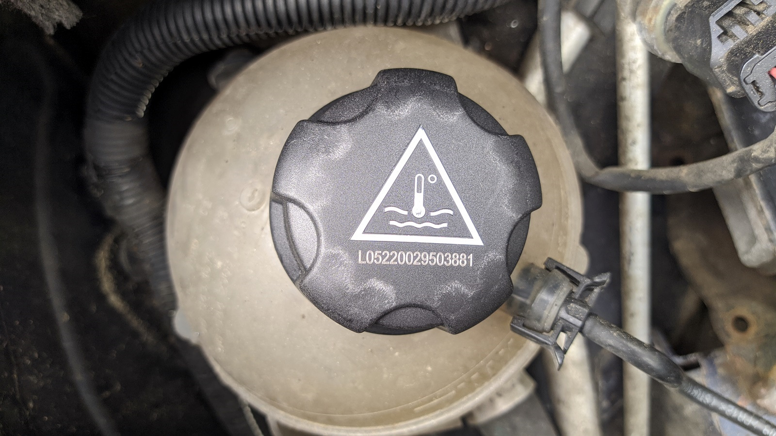 Шумоизоляция моторного отсека, пробка расширительного бачка — Peugeot ...