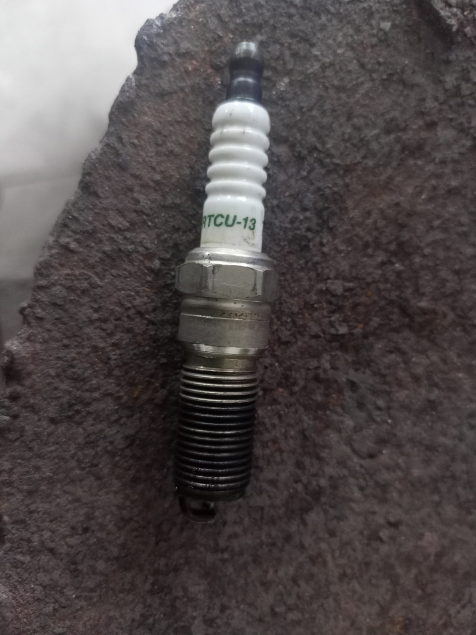 Крышка топливного бака. Какой должен быть зазор свечей? — Ford Focus I ...