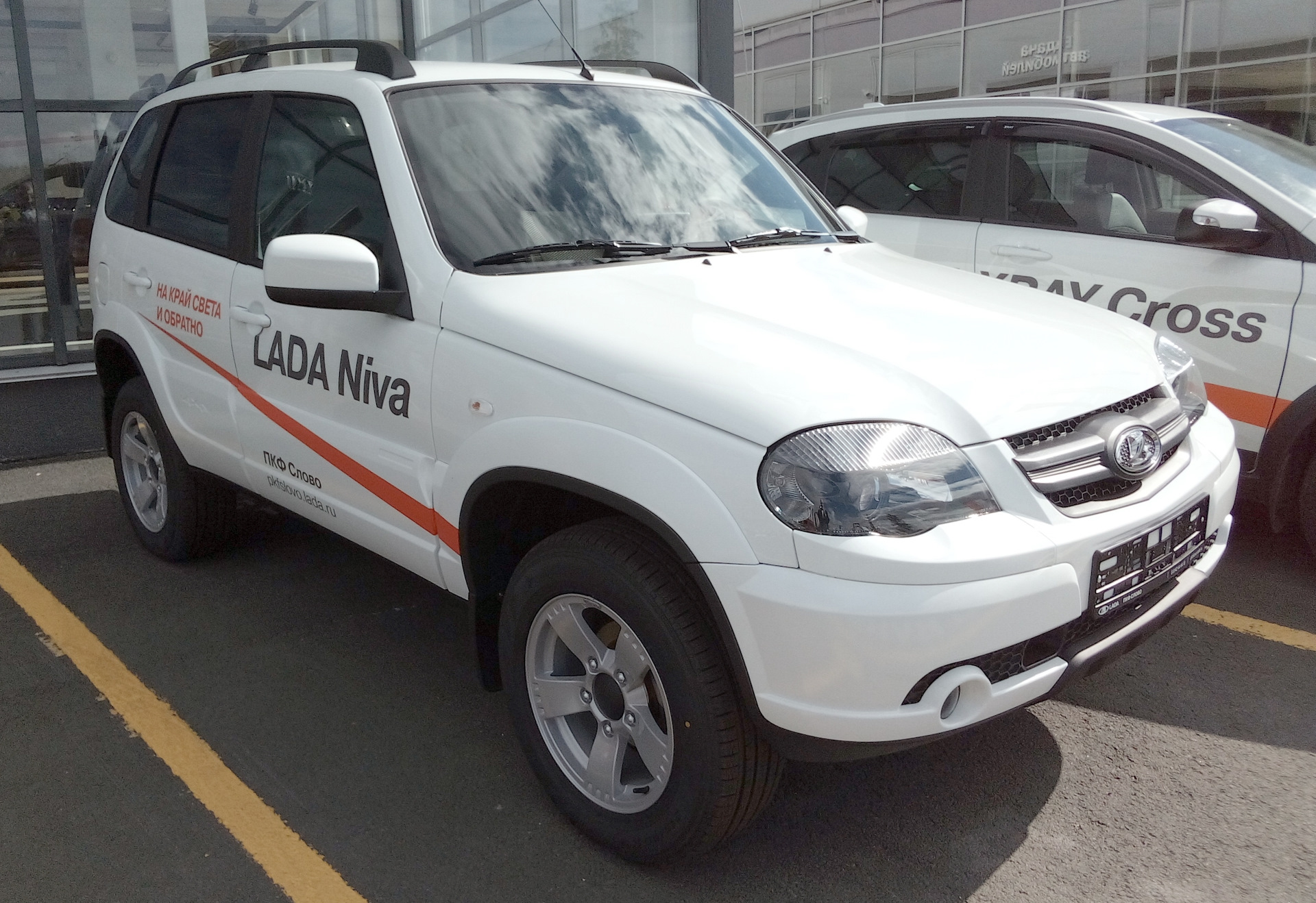 Нива без кондиционера. Chevrolet Niva без значков.