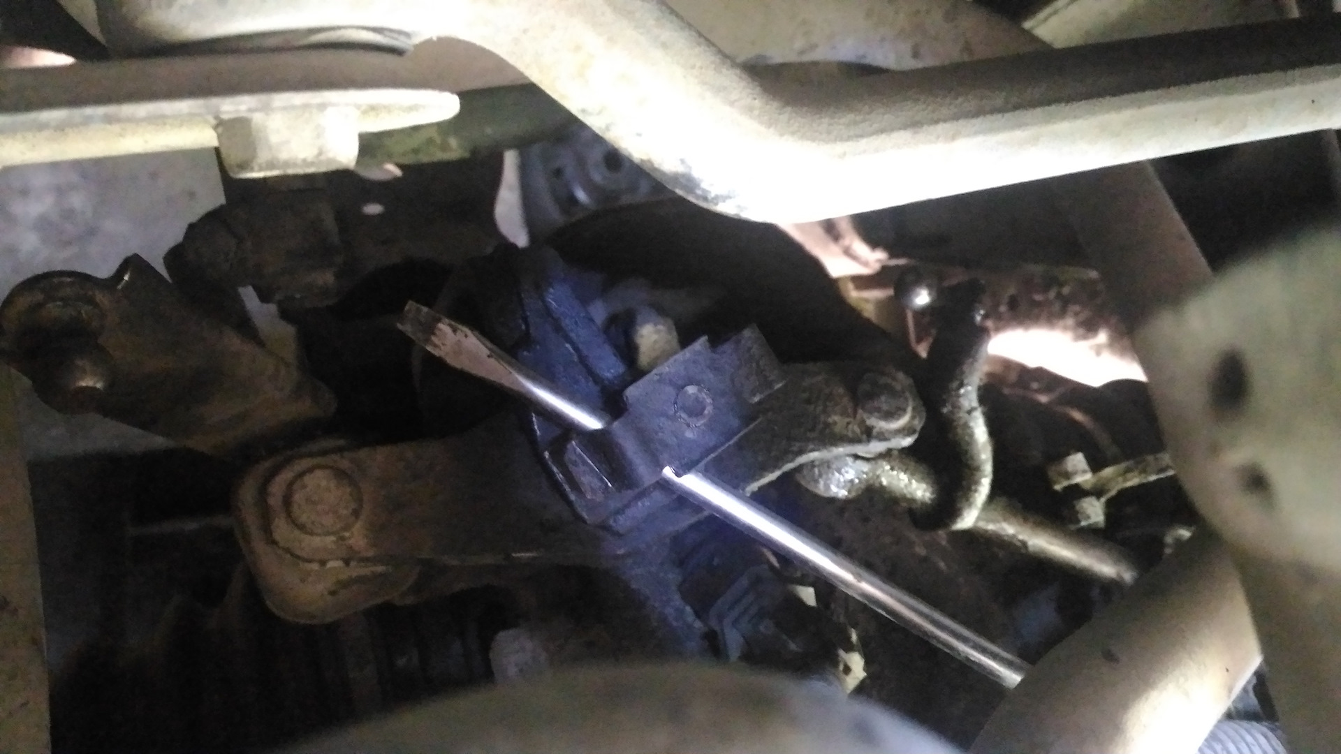 Лачетти плохо включается 2 передача. Мл 230 ремонт кулисы. 3 пятая передача. Слетело кольцо пятой передачи шевроле лачетти. Заливная пробка кпп ланос 1.