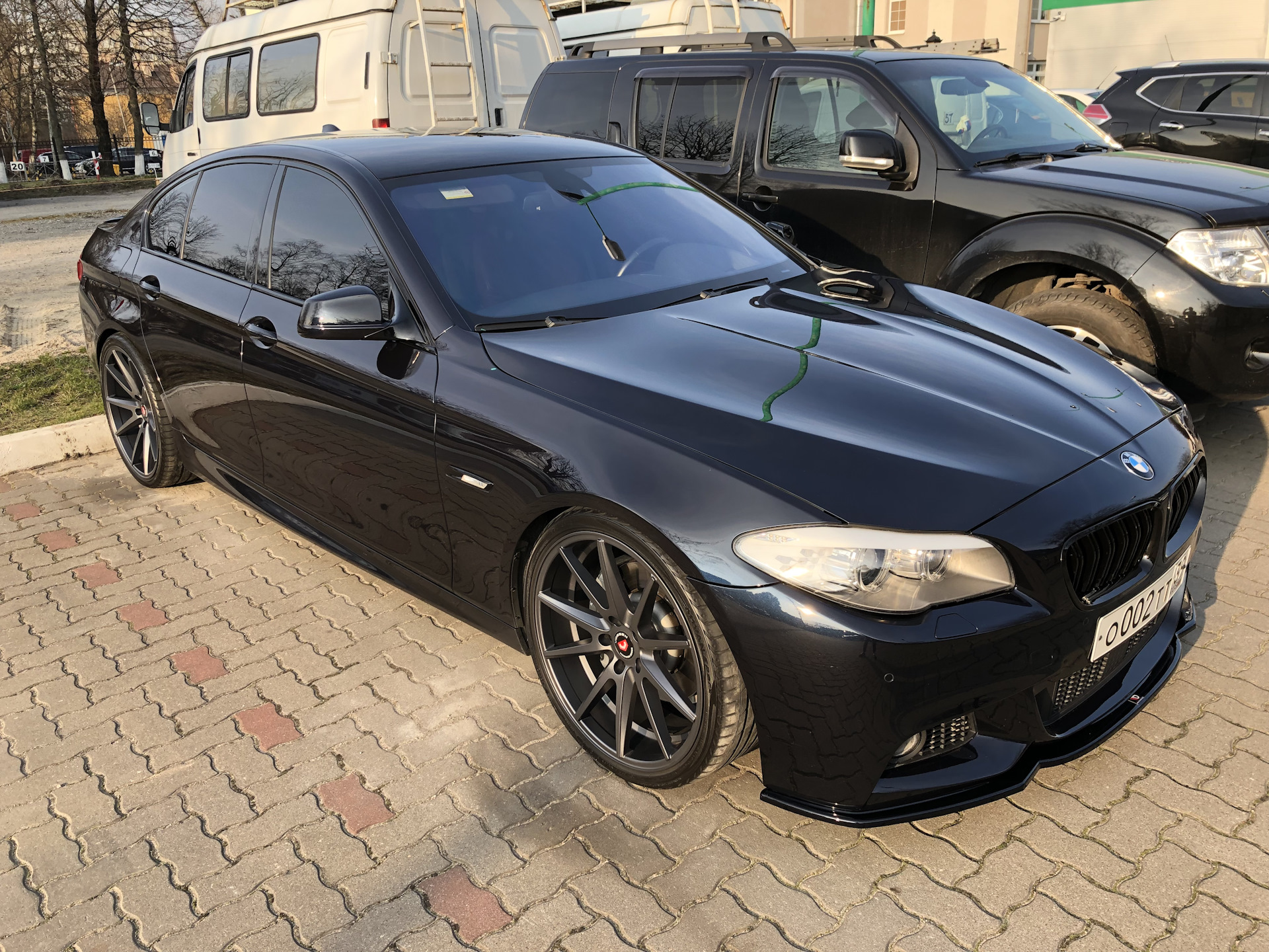 Цвет карбон шварц. BMW f10 Carbonschwarz. BMW f10 Carbon Schwarz. BMW 5 f10 2011. BMW f10 бандитская.