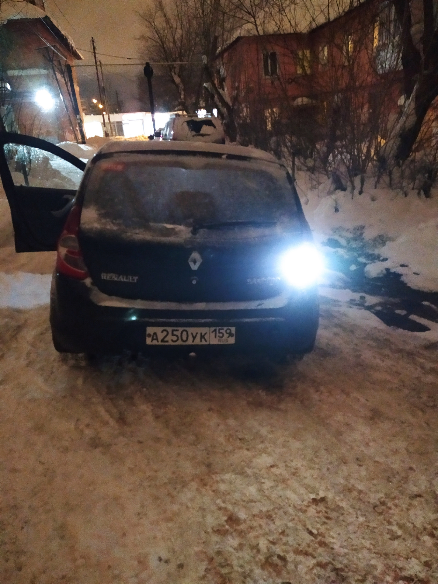 Задние фары задний ход рено сандеро. Лампочка заднего хода на рено сандеро 1. Светодиодный задний ход рено сандеро. Лампа заднего хода рено логан. Лампа заднего хода рено сандеро.