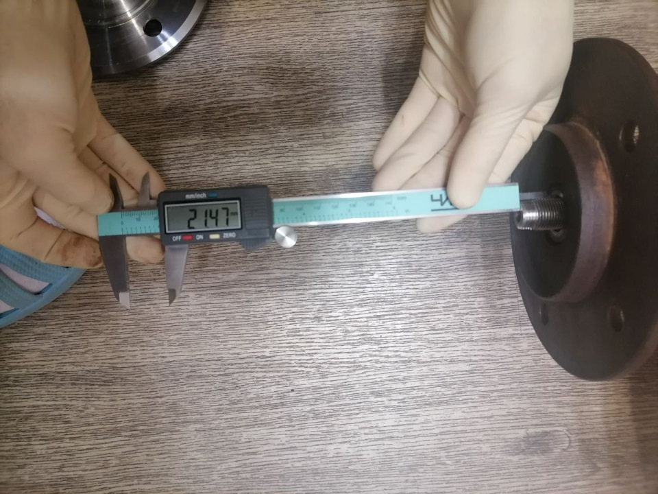 На сколько вылезает шрус на старой ступице — Chevrolet Niva (1G)