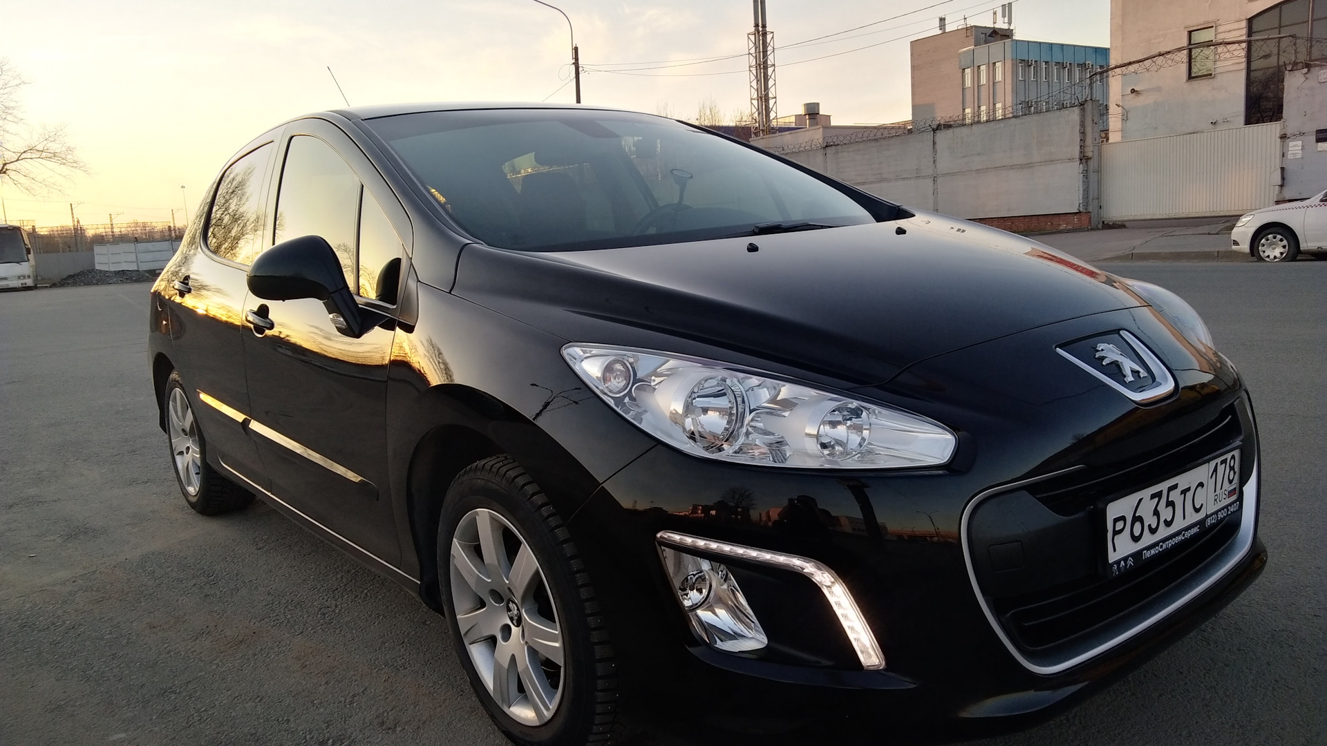 Пежо 308 т7. Пежо 308 1. Peugeot 308 2008. Peugeot 308 sportium белый. Пежо 460.