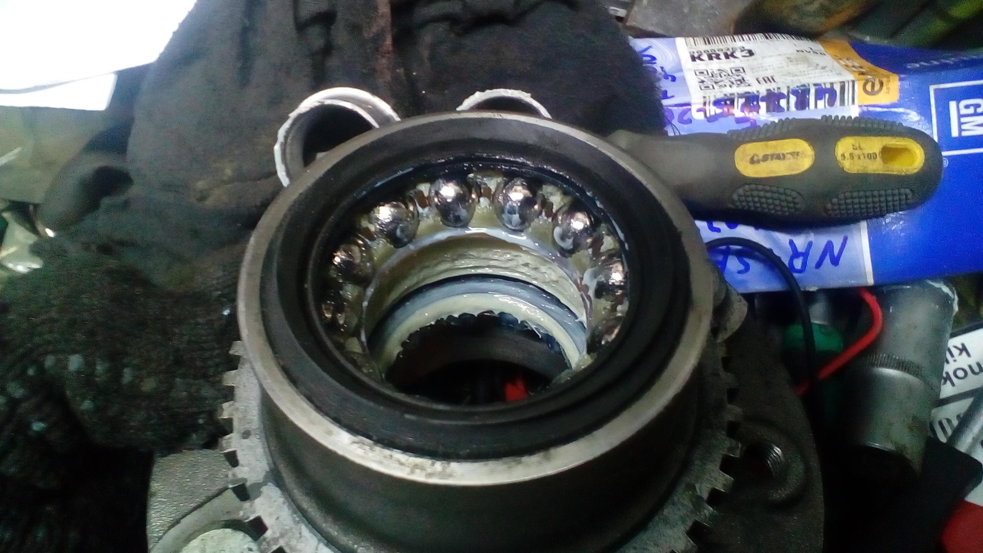 замена смазки в подшипнике задней ступицы — Mazda Demio (1G), 1,3 л ...