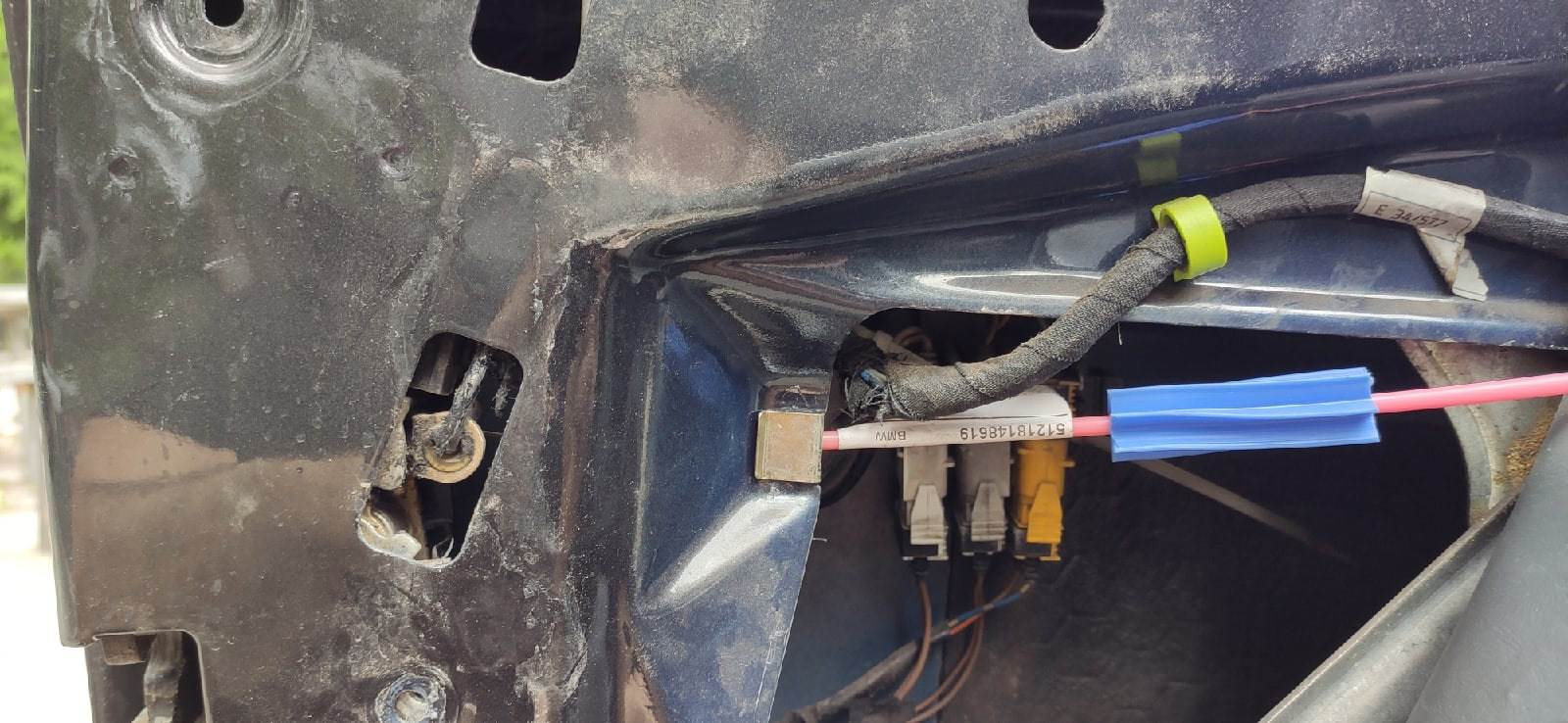 провода на поворотник ваз 2114. замена тросика открывания двери. замена тросика открывания двери. октавия а5 тросик ручки. тросики на двери на кайрон.