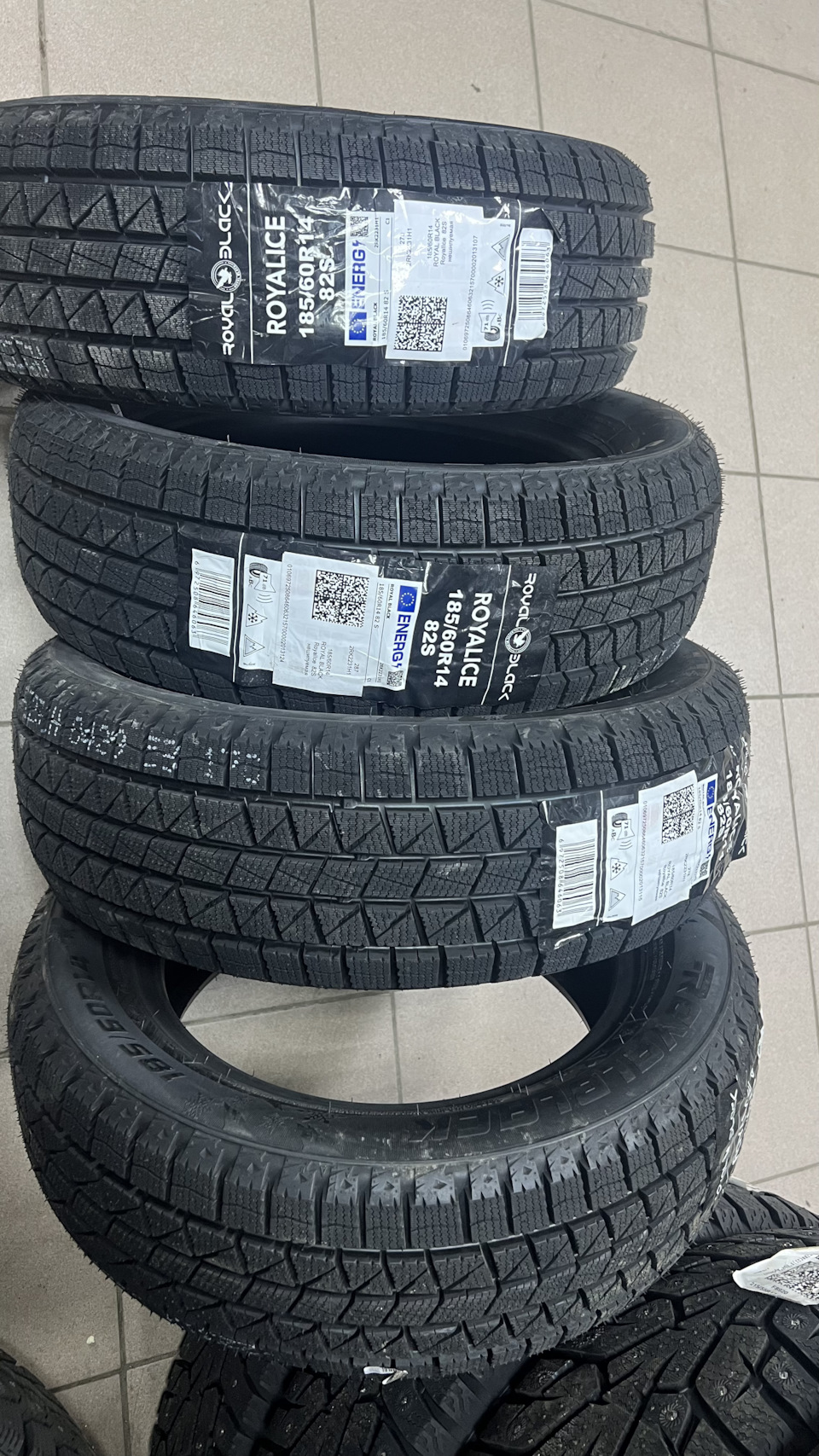 Липучка royal black royal ice r14 — Lada Гранта Универсал, 1,6 л, 2019 ...