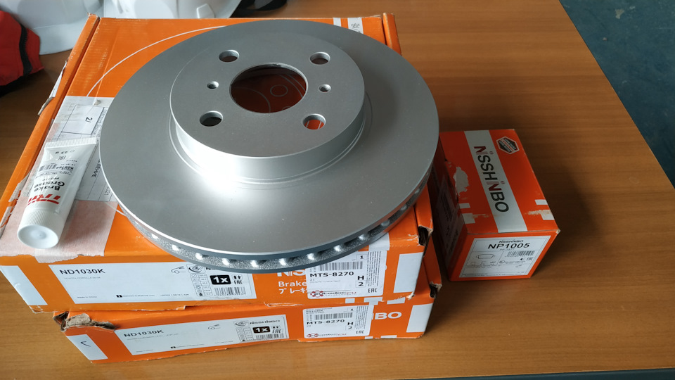 Замена тормозных дисков + колодок на Nisshinbo — Toyota E120, 1,5 л ...