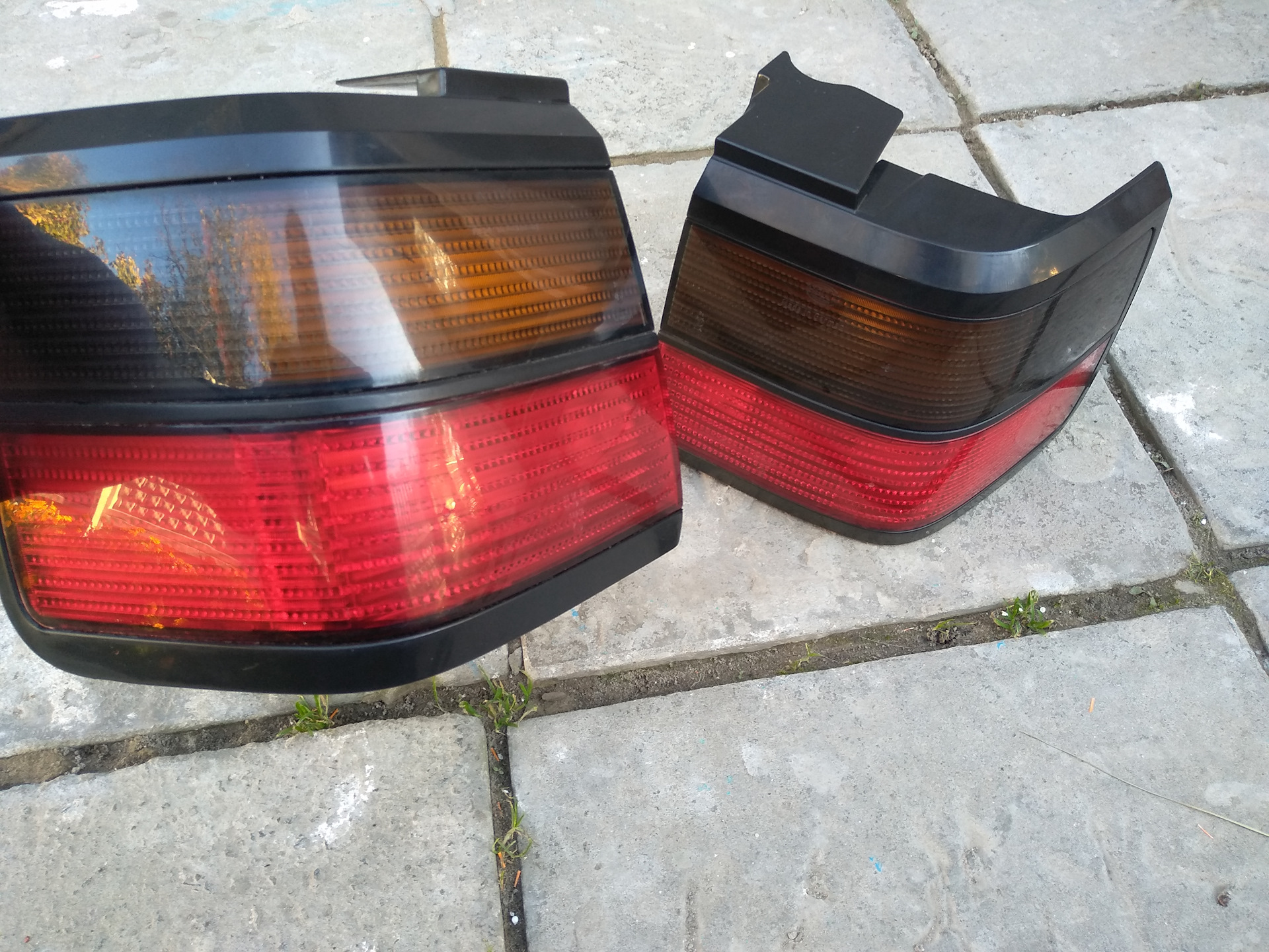 задние фонари фольксваген в3 универсал. задние фонари пассат б3 седан. задние фонари hella black passat b3. задние фонари пассат б3 седан артикул. гольф 2 задние фонари хелла блэк.