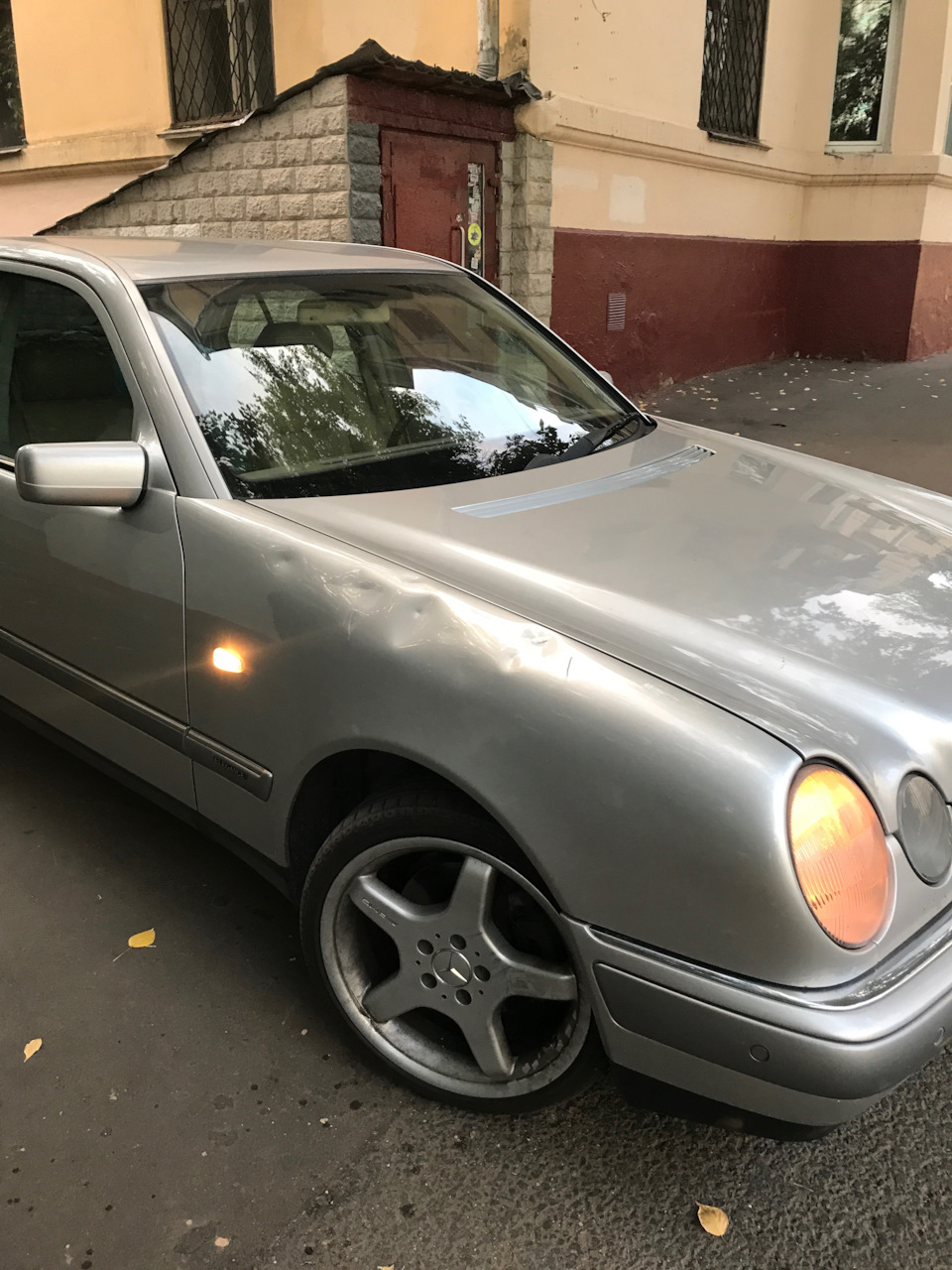 Крыло и верхний рычаг — Mercedes-Benz E-class (W210), 3,2 л, 1998 года |  ДТП | DRIVE2