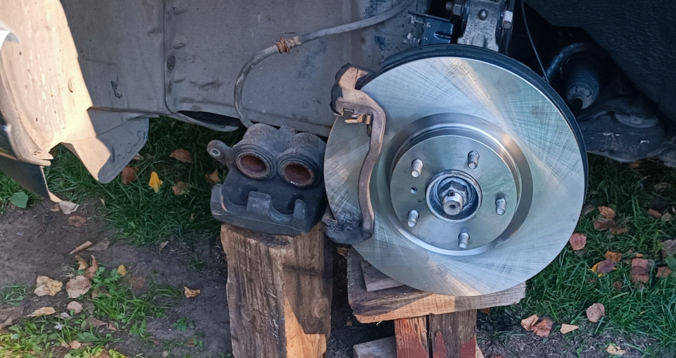 Замена передних дисков и неудачная попытка снять стойки — Nissan Murano ...