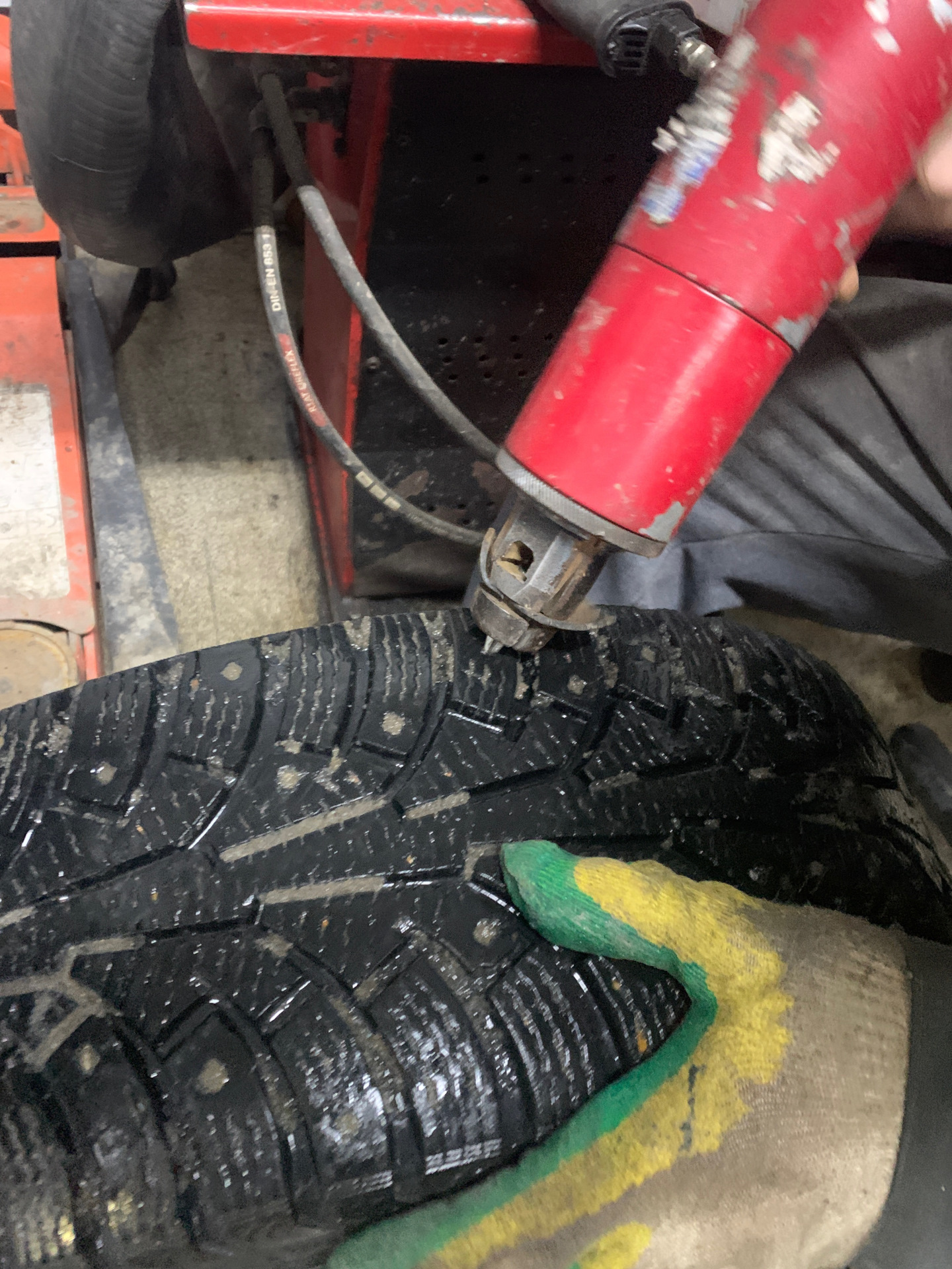 Шиповка резины — Lada 2106, 1,8 л, 2020 года | шины | DRIVE2