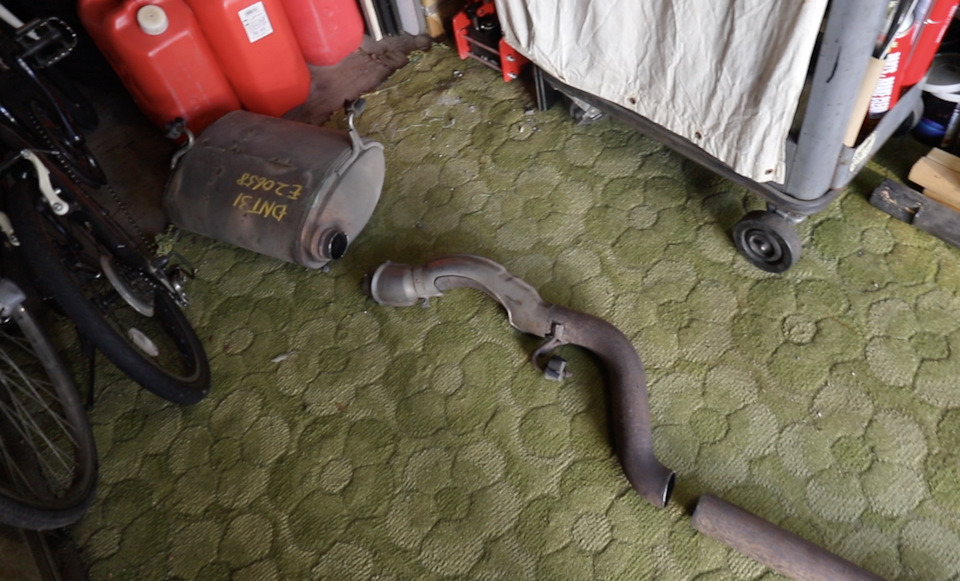 Поменять положение выхлопной трубы?/ Shall we change the position of