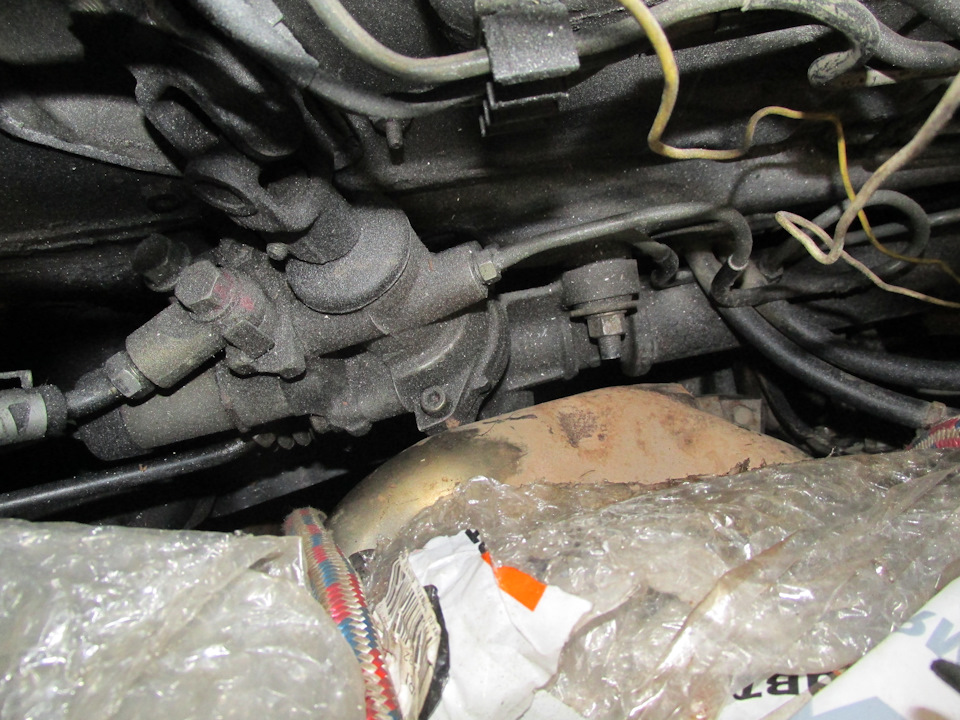 Задний коллектор почти уперся в рейку — Toyota Vista (30)