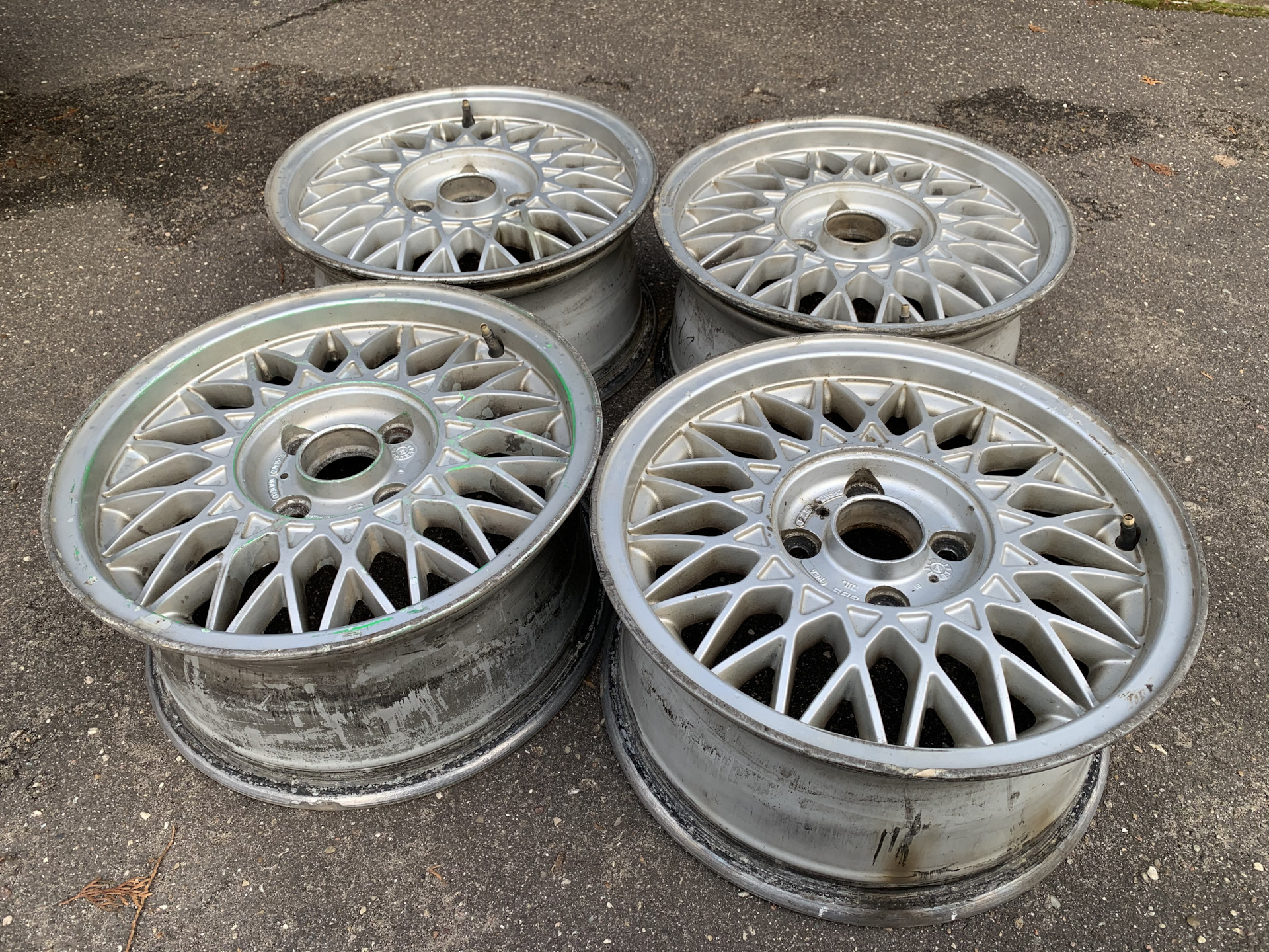 Bbs доска объявлений. Волга 3110 на дисках BBS. Диски BBS Opel Senator. 8jx16h2et35 BBS Audi. Галант вр4 на BBS дисках Сток r16.