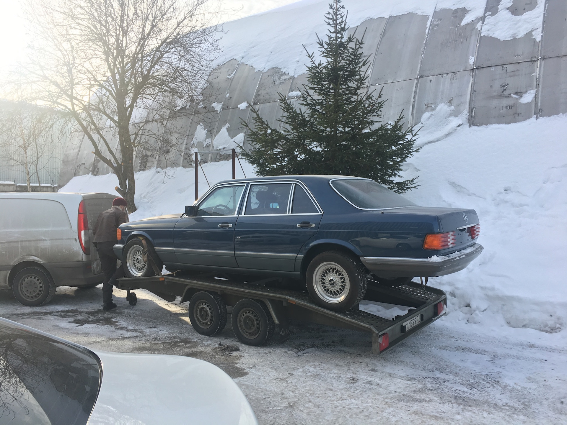 Собирали, разбирали и, как всегда, ждали запчасти. — Mercedes-Benz S-Class  (W126), 3 л, 1988 года | визит на сервис | DRIVE2