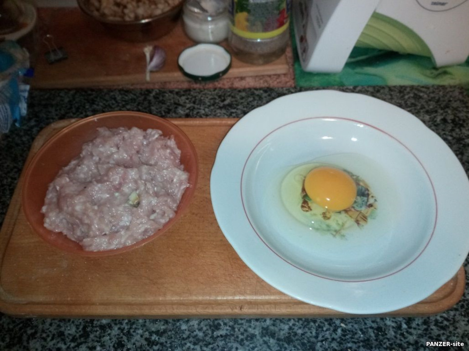 суп с фрикадельками и манной крупой. iIAAAgFdG A 960. суп с фрикадельками и манной крупой фото. суп с фрикадельками и манной крупой-iIAAAgFdG A 960. картинка суп с фрикадельками и манной крупой. картинка iIAAAgFdG A 960. Шарики из рубленого мяса или, как их еще называют, фрикадельки, это фактически международное блюдо. В каждой кухне мира найдется несколько фирменных блюд, которые дополняют рыбные или мясные комочки. Чаще всего они входят в состав супа, но есть рецепты, где фрикадельки отдельно тушатся в соусе, а потом подаются к гарниру.