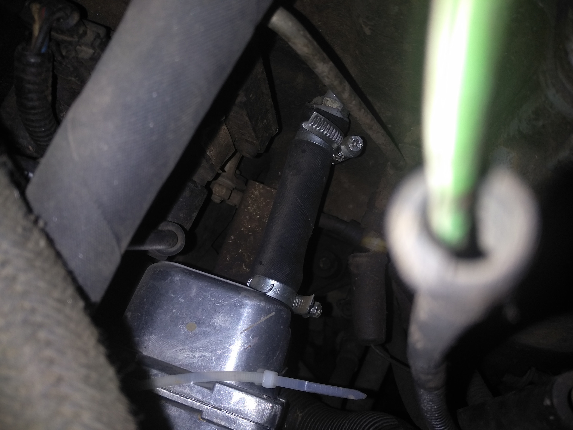 Подогрев двигателя лунфэй на ваз 2108. Подогрев 220 2112 16 клапанов. Подогрев 220 на ниву шевроле. Подогреватель двигателя 220в в блок двигателя нива шевроле. Как установить предпусковой подогреватель на ниву.