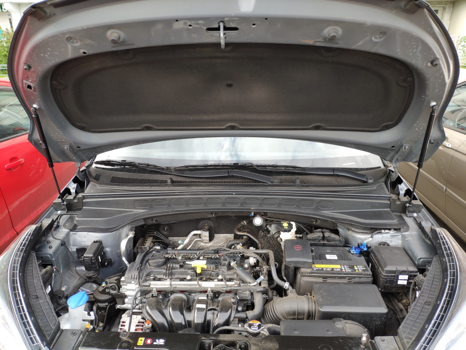 Hyundai creta 1. моторный отсек хендай крета. 6. капота hyundai creta 1. 6 подкапотное.