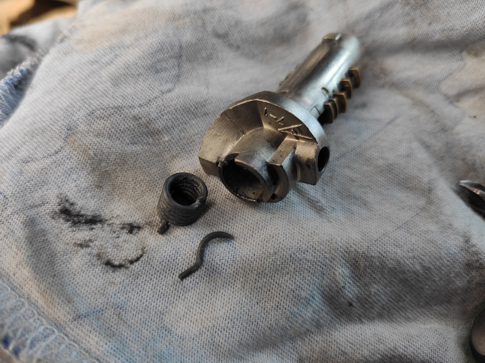 iIAAAgJyx A 960 Как вставить личинку замка зажигания