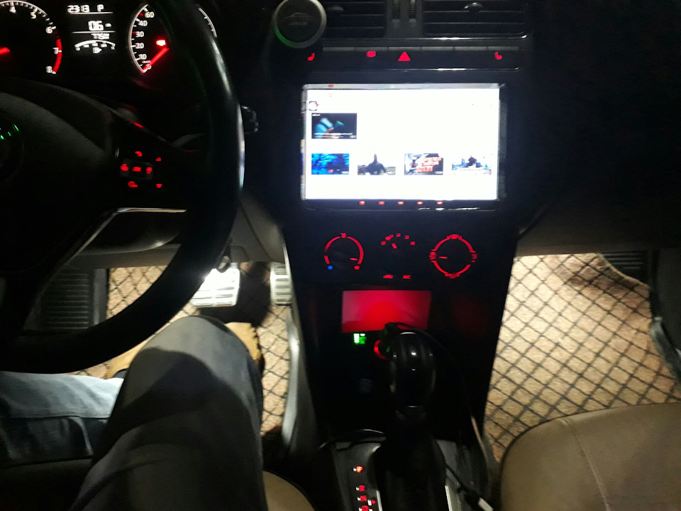 Диодная подсветка ног пассажиров — Volkswagen Polo Sedan, 1,6 л, 2016 ...