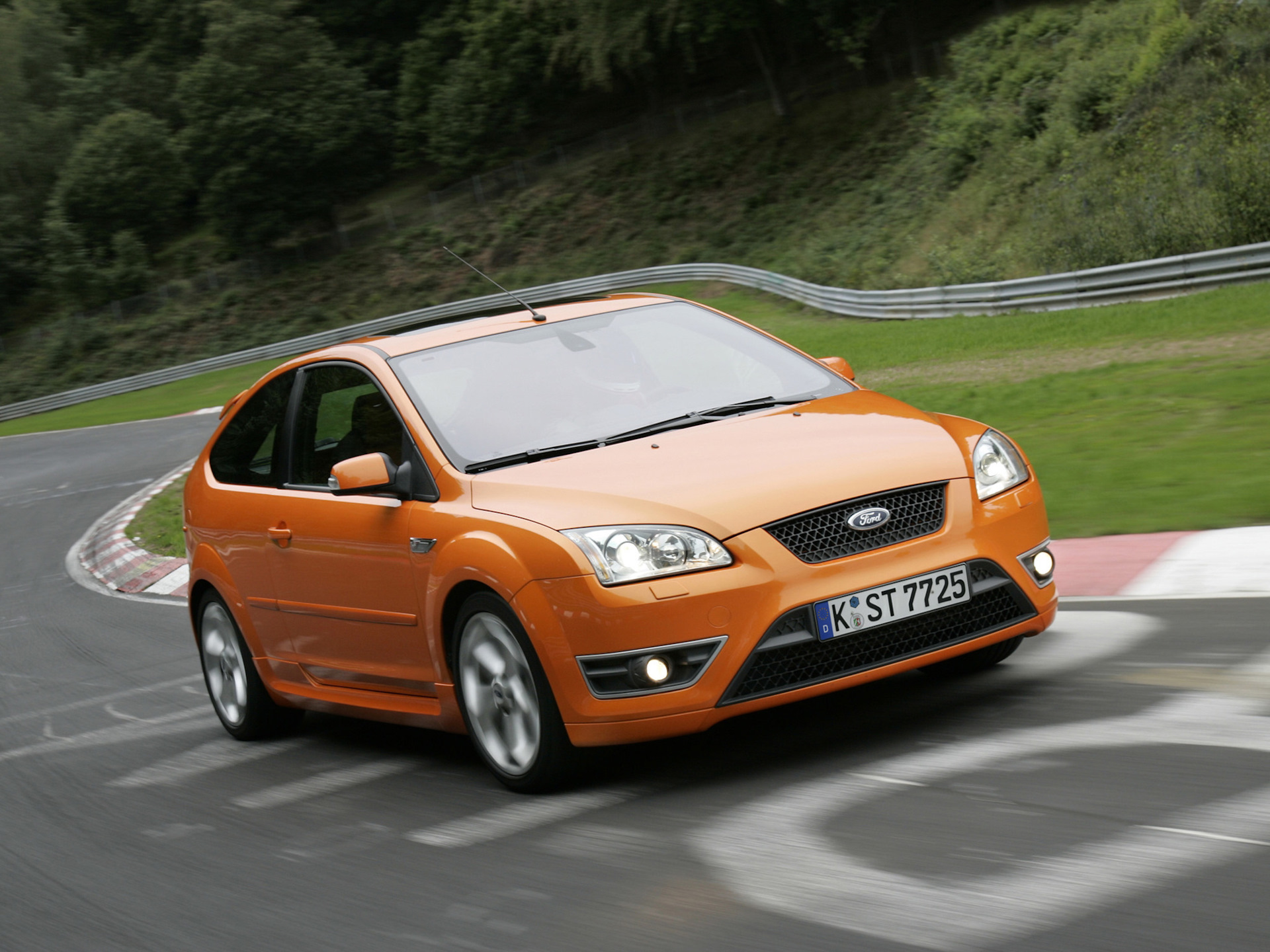 Ford Focus 2 Hatchback 3 двери